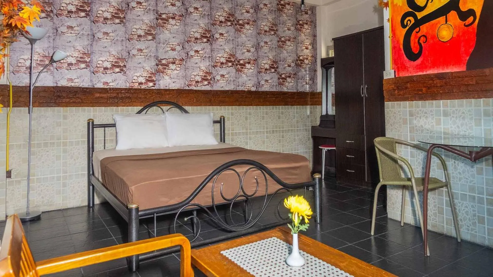 Bed in Sabina Guesthouse Kamala