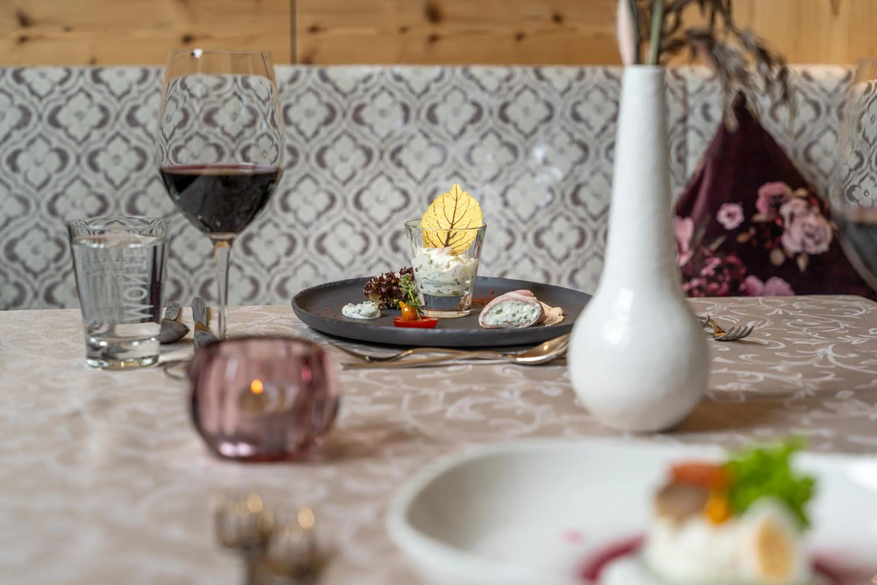 Restaurant/places to eat in Hotel Stern