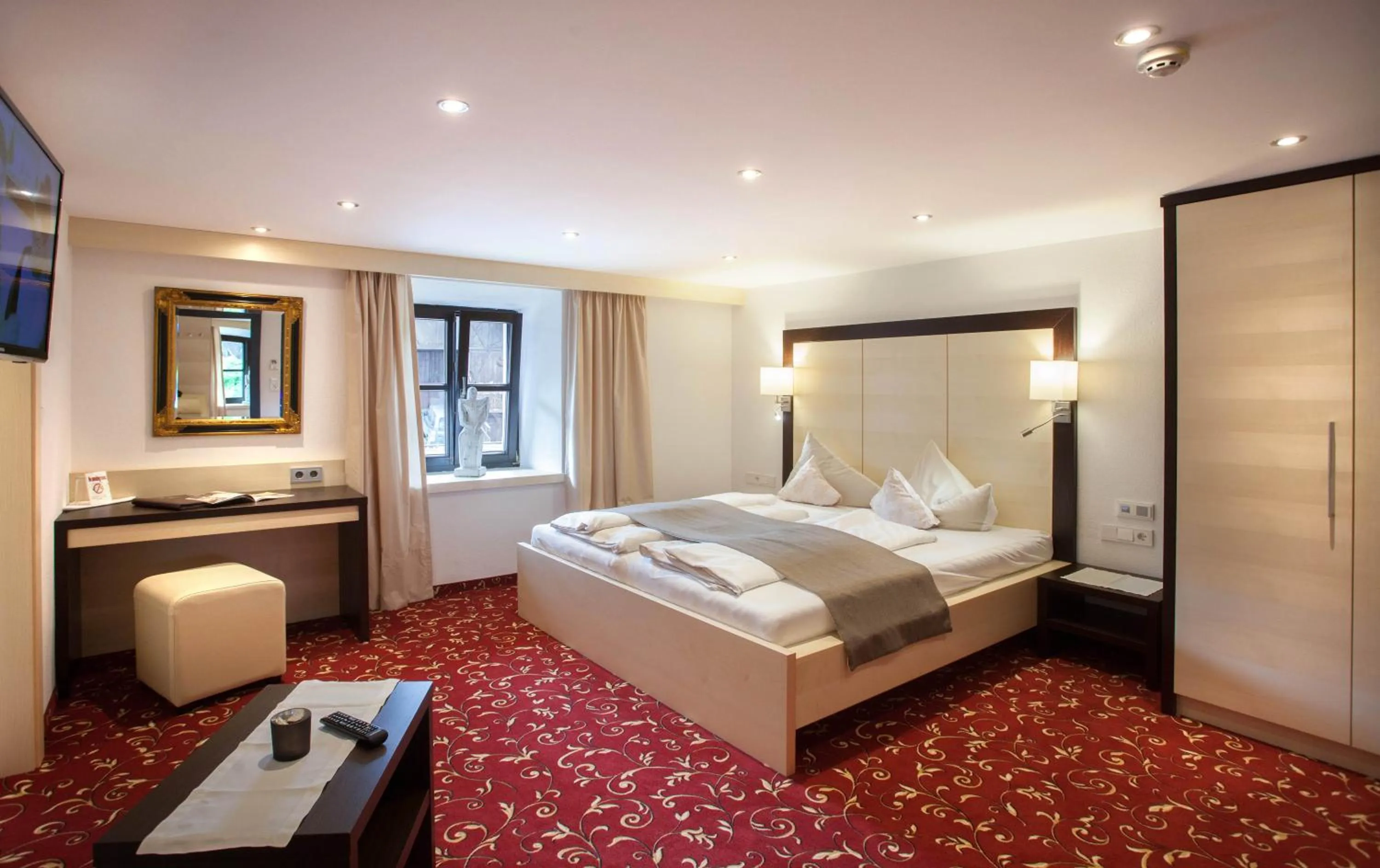 Photo of the whole room, Bed in Hotel Stern