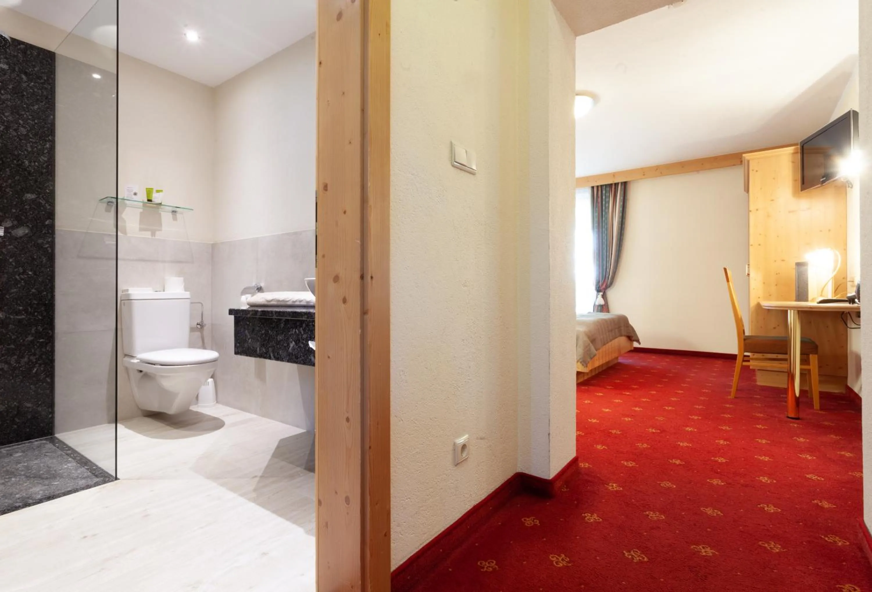 Photo of the whole room, Bed in Hotel Stern