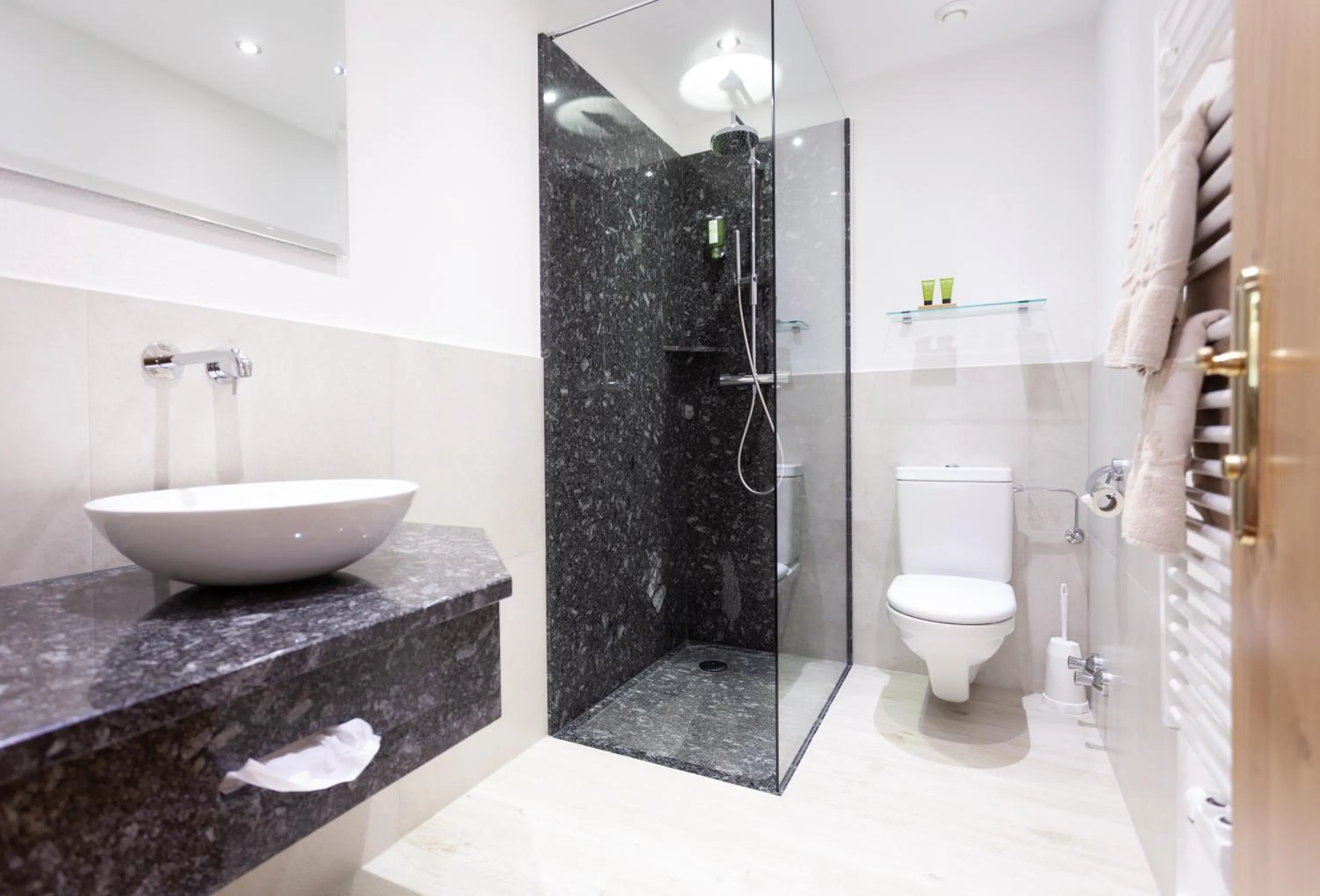 Photo of the whole room in Hotel Stern