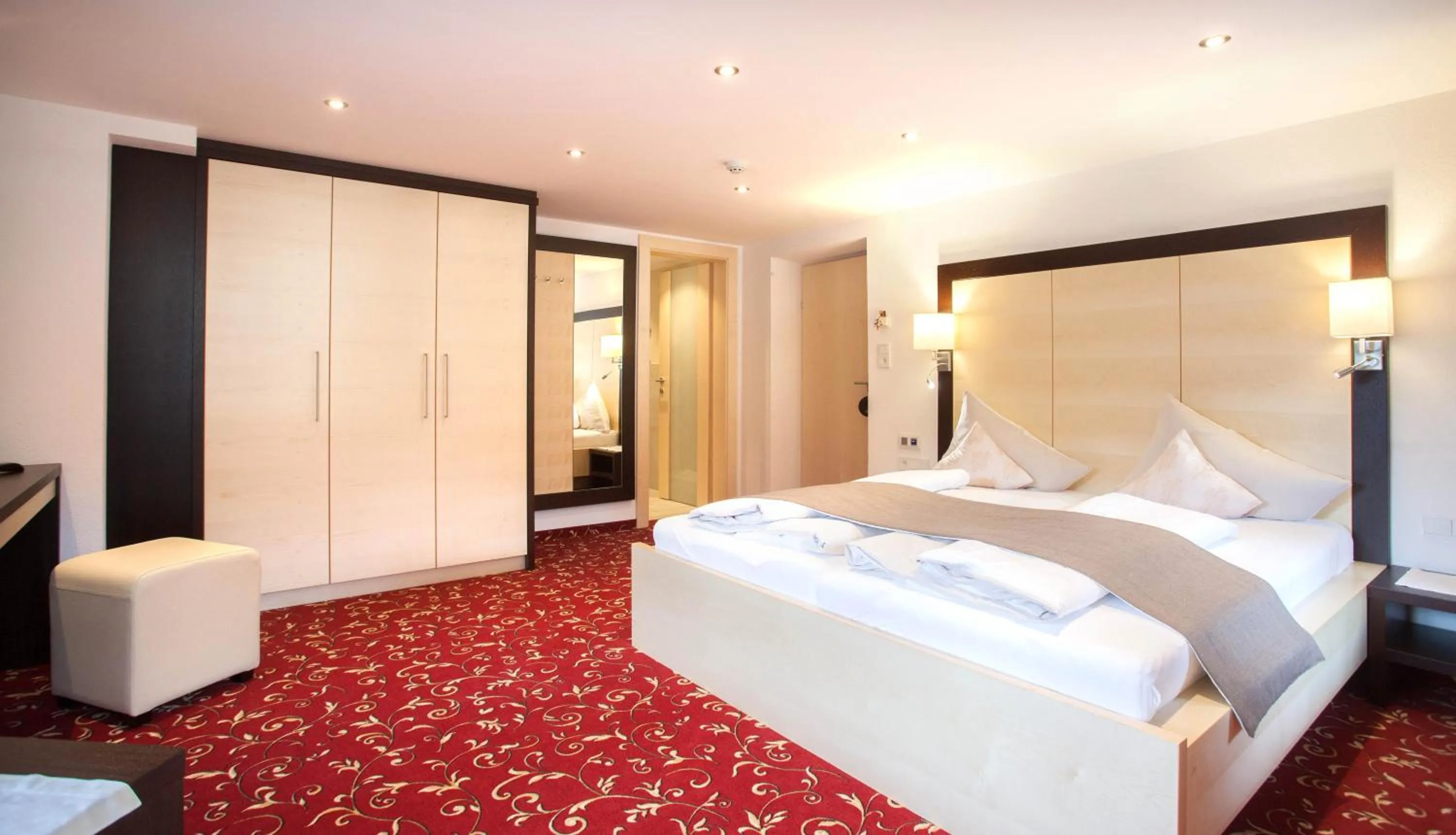 Photo of the whole room, Bed in Hotel Stern