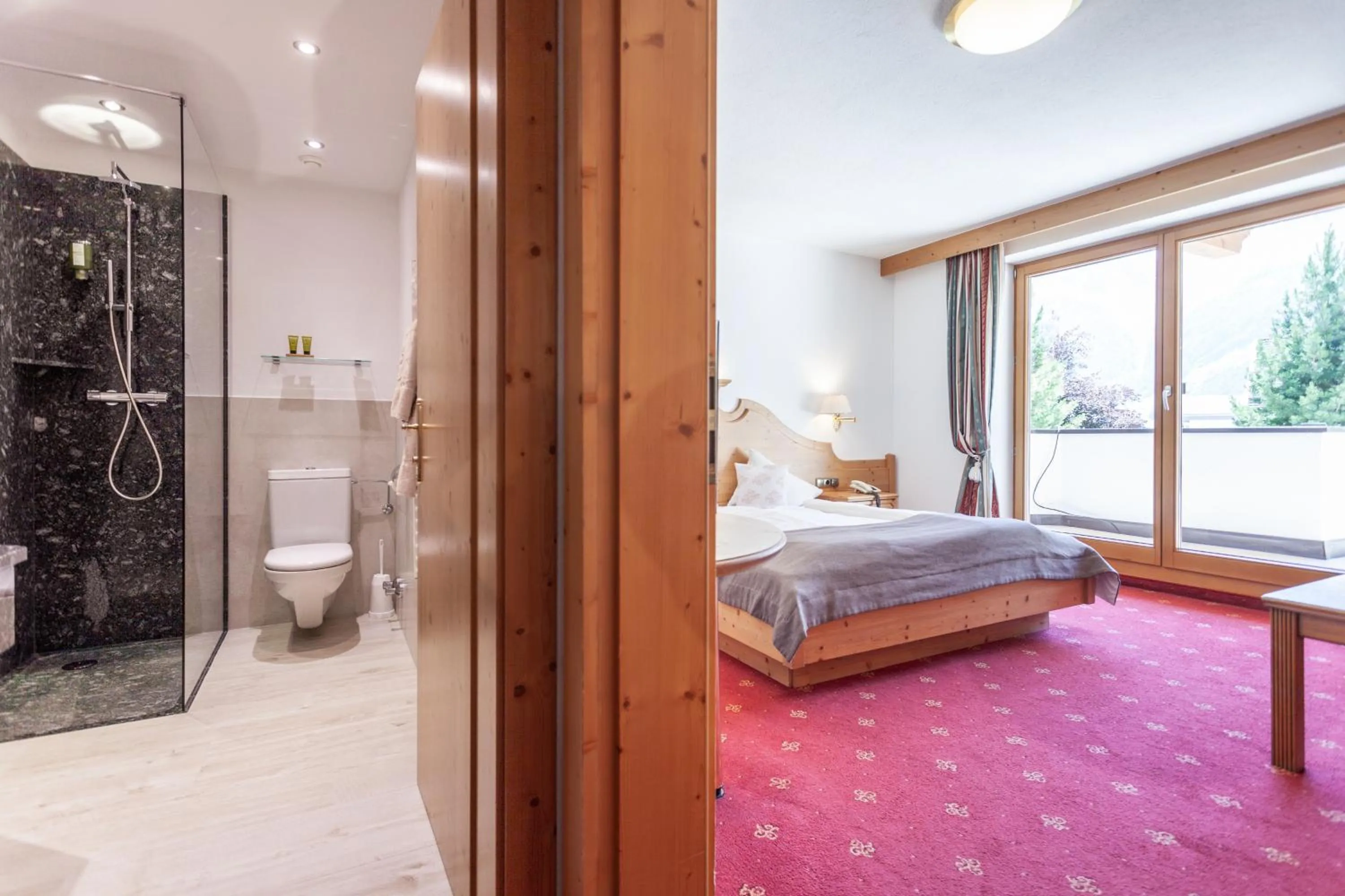 Photo of the whole room, Bed in Hotel Stern