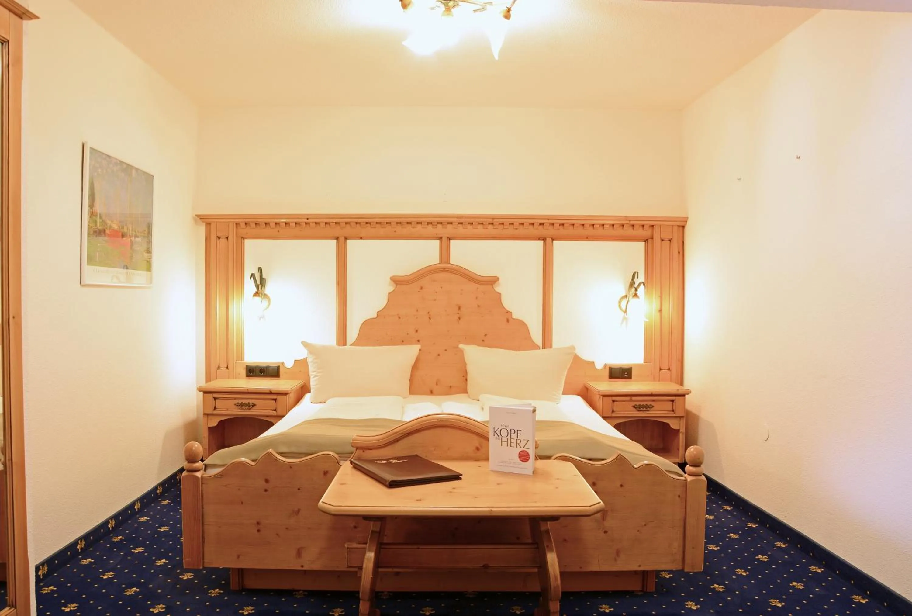 Bedroom, Bed in Hotel Stern