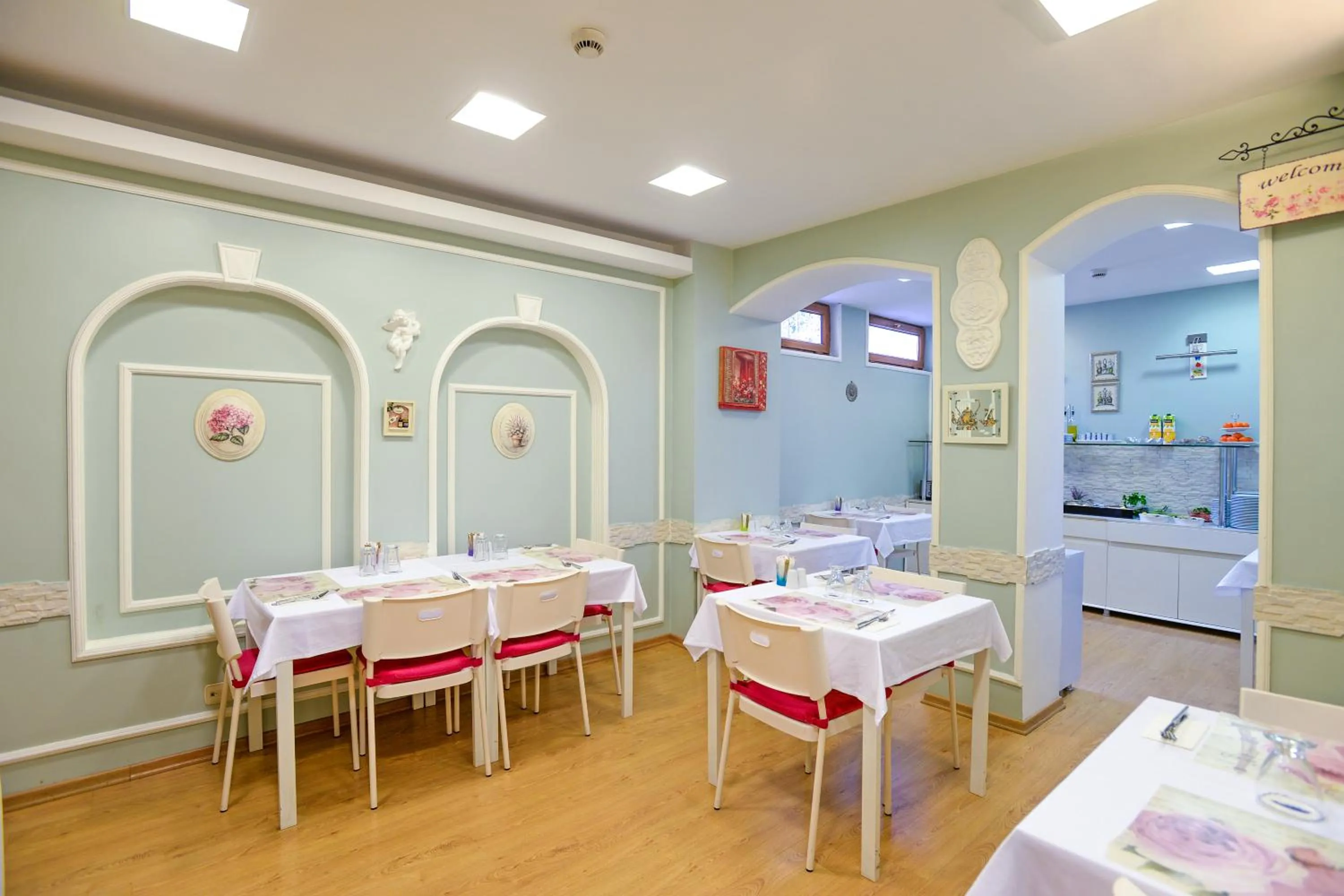 Restaurant/places to eat in Retropera