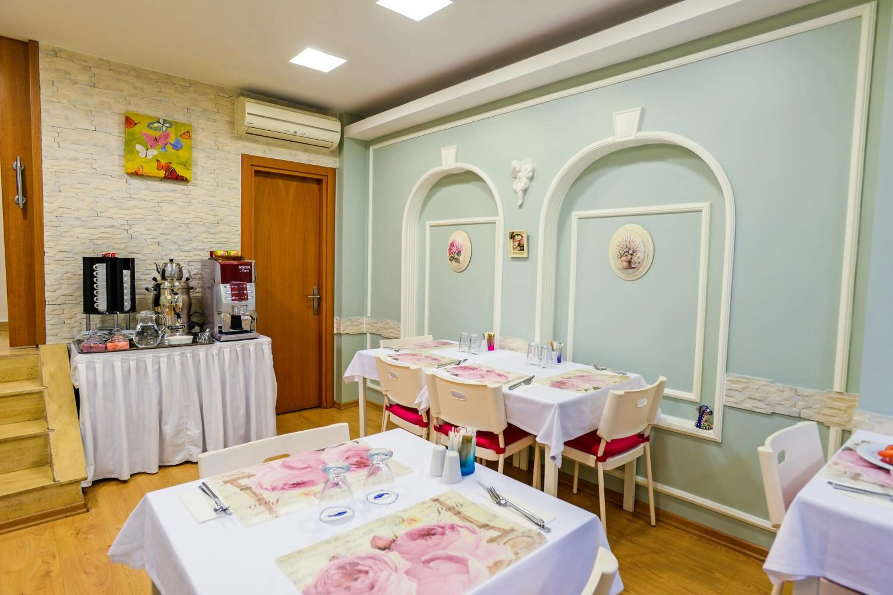 Restaurant/places to eat in Retropera