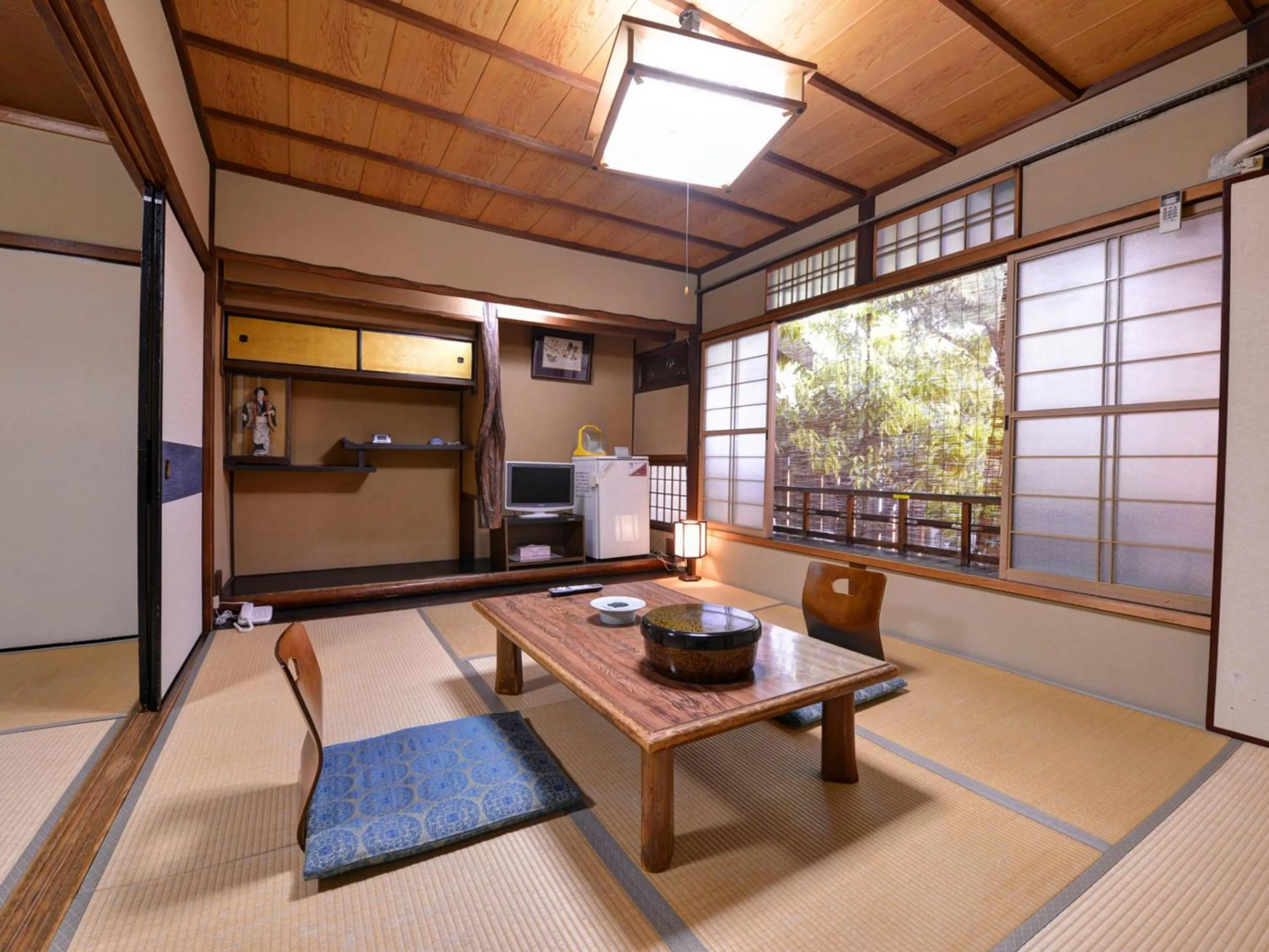 Photo of the whole room in Yamamoto Ryokan