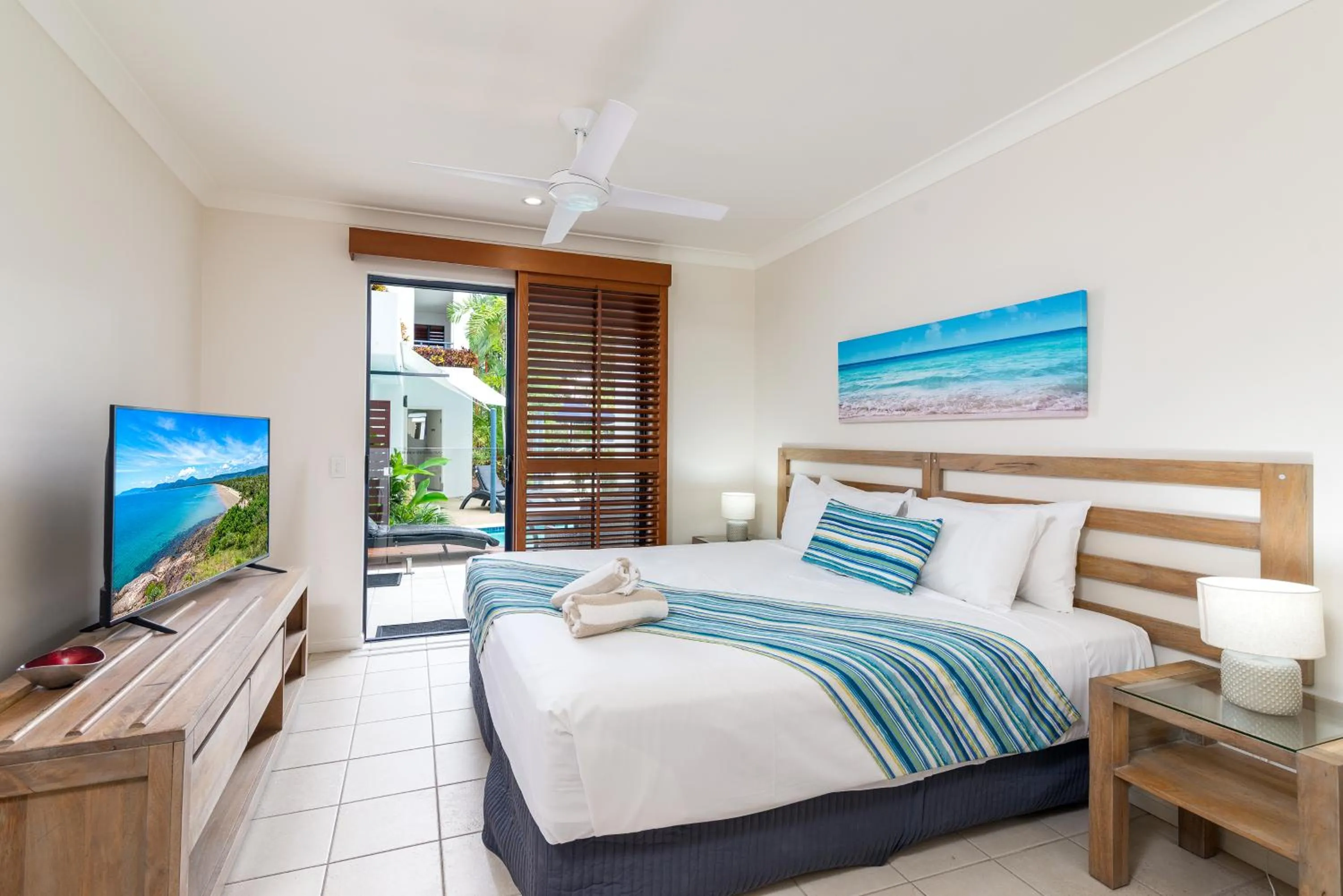 TV and multimedia, Bed in Meridian at Port Douglas - Adults Only