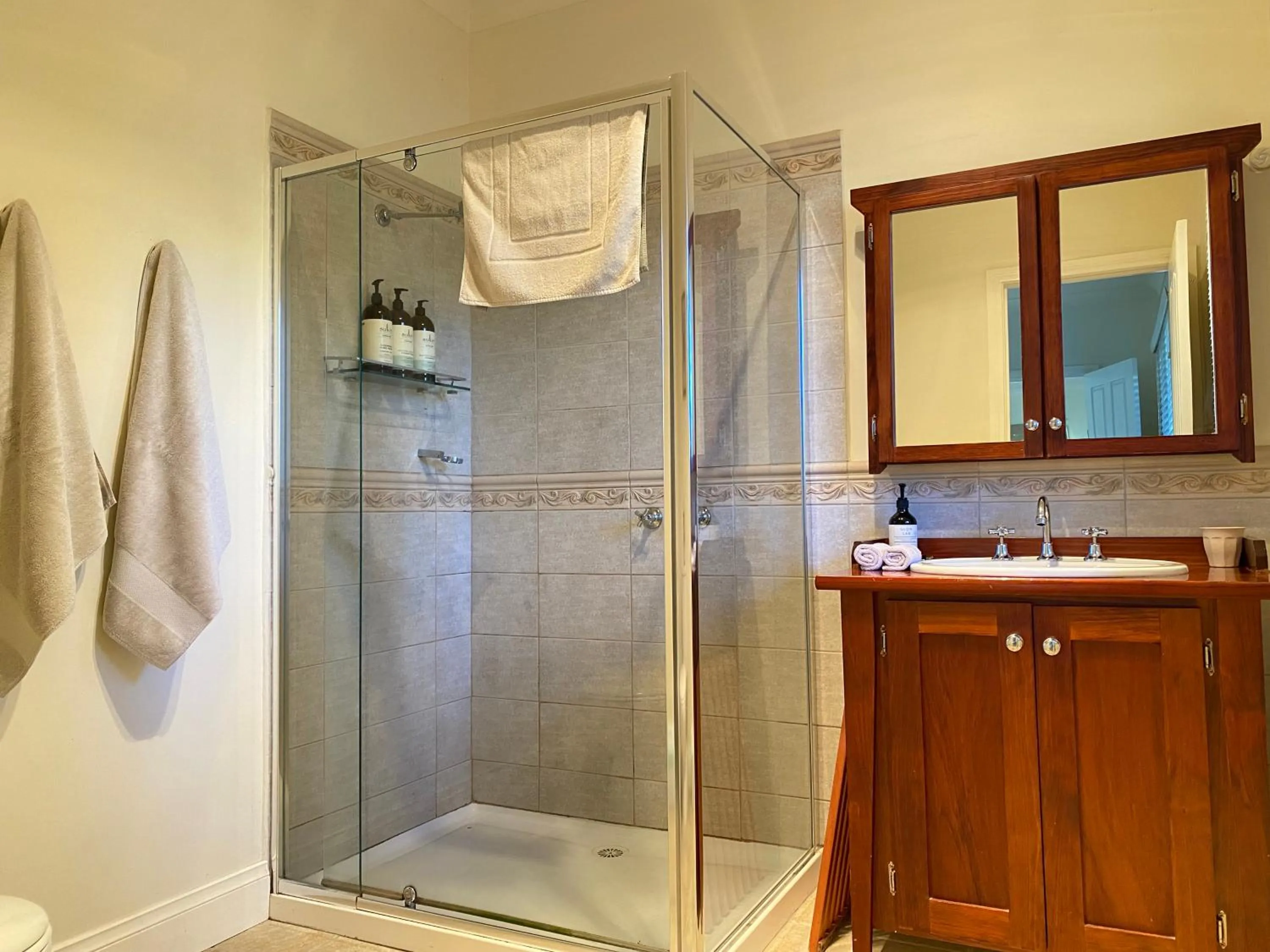 Shower in King River Cottage