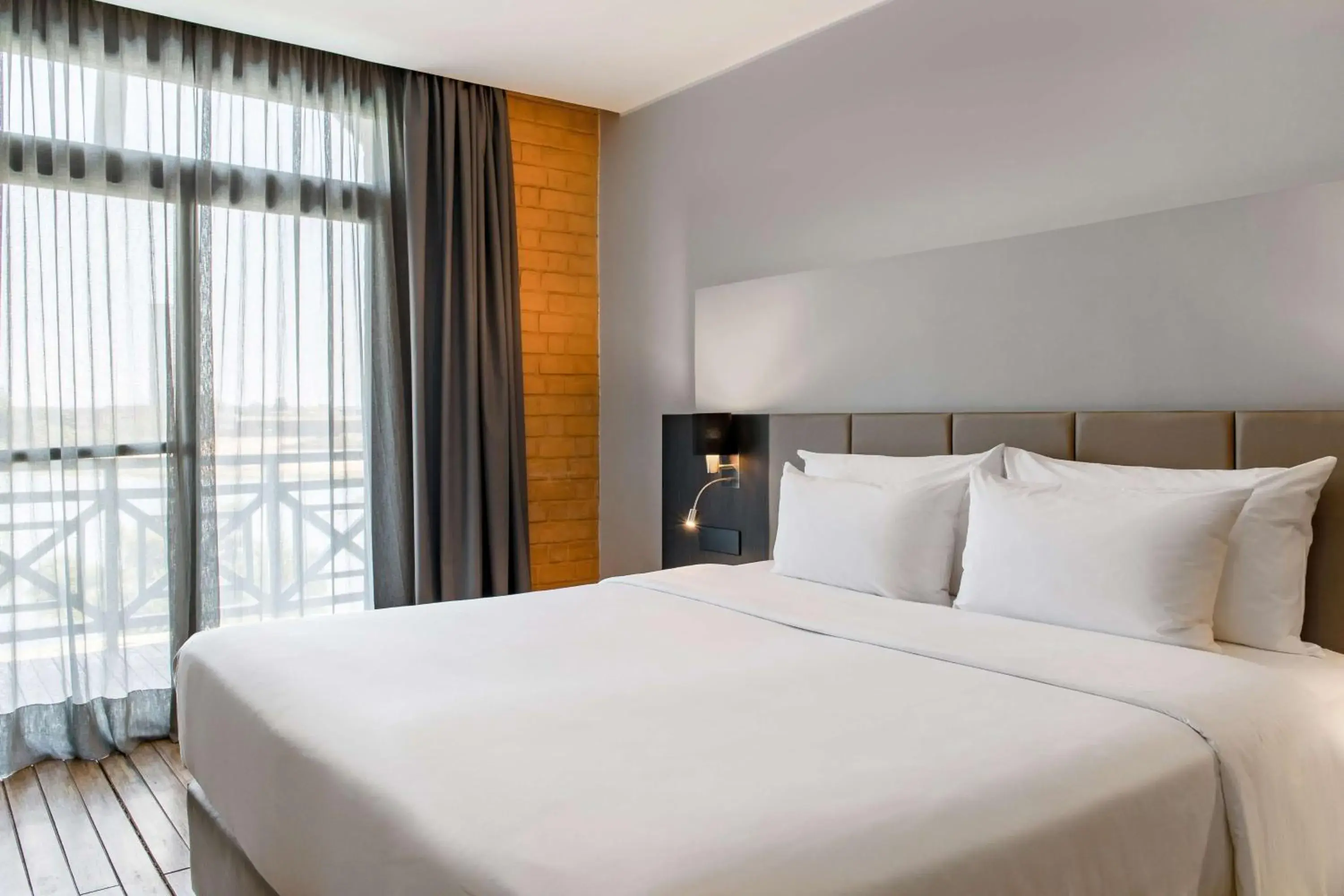 Bedroom, Bed in Radisson Hotel Tamboho Waterfront Antananarivo Bedroom, Bed in Radisson Hotel Tamboho Waterfront Antananarivo