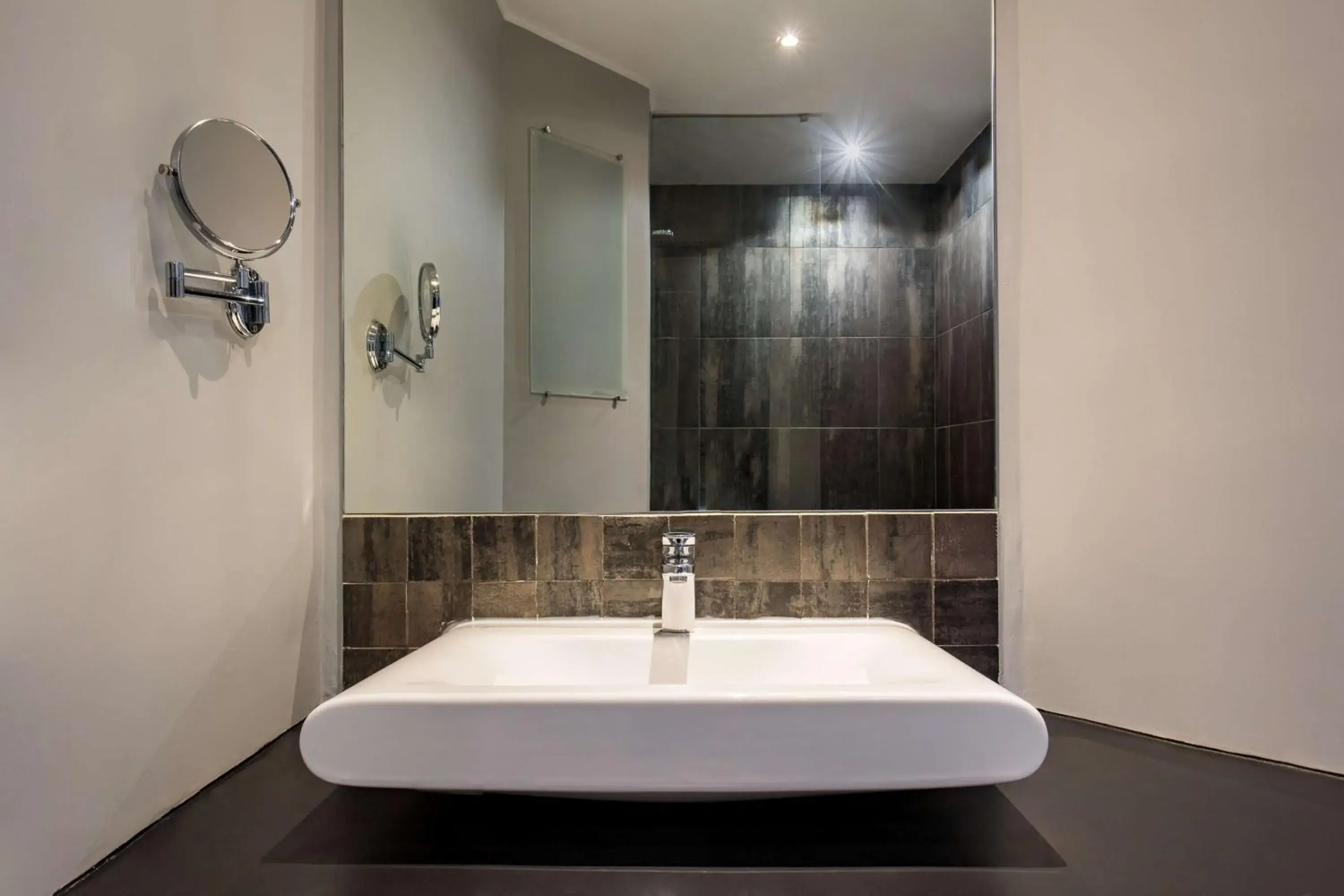 Bathroom in Radisson Hotel Tamboho Waterfront Antananarivo Bathroom in Radisson Hotel Tamboho Waterfront Antananarivo