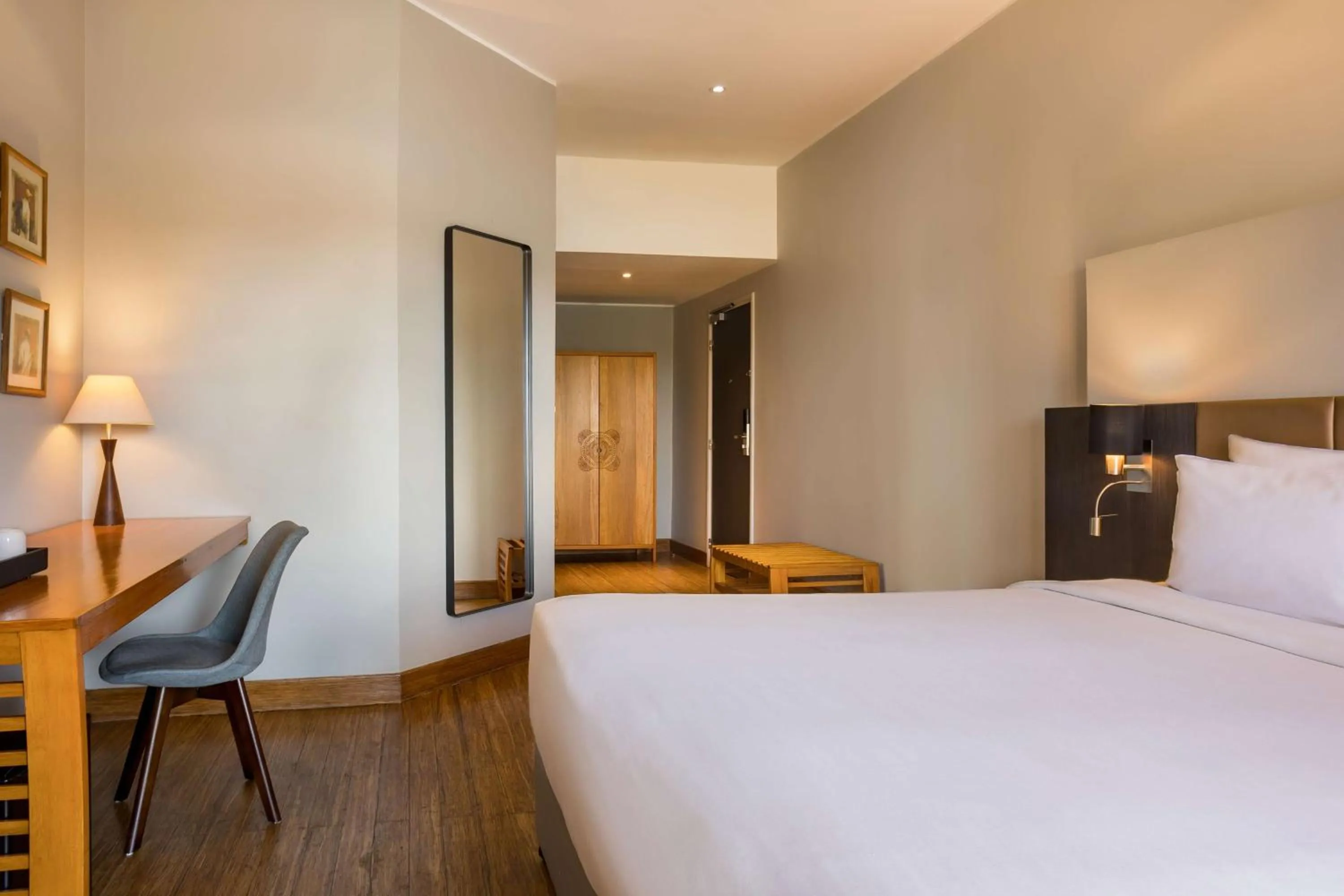 Photo of the whole room, Bed in Radisson Hotel Tamboho Waterfront Antananarivo