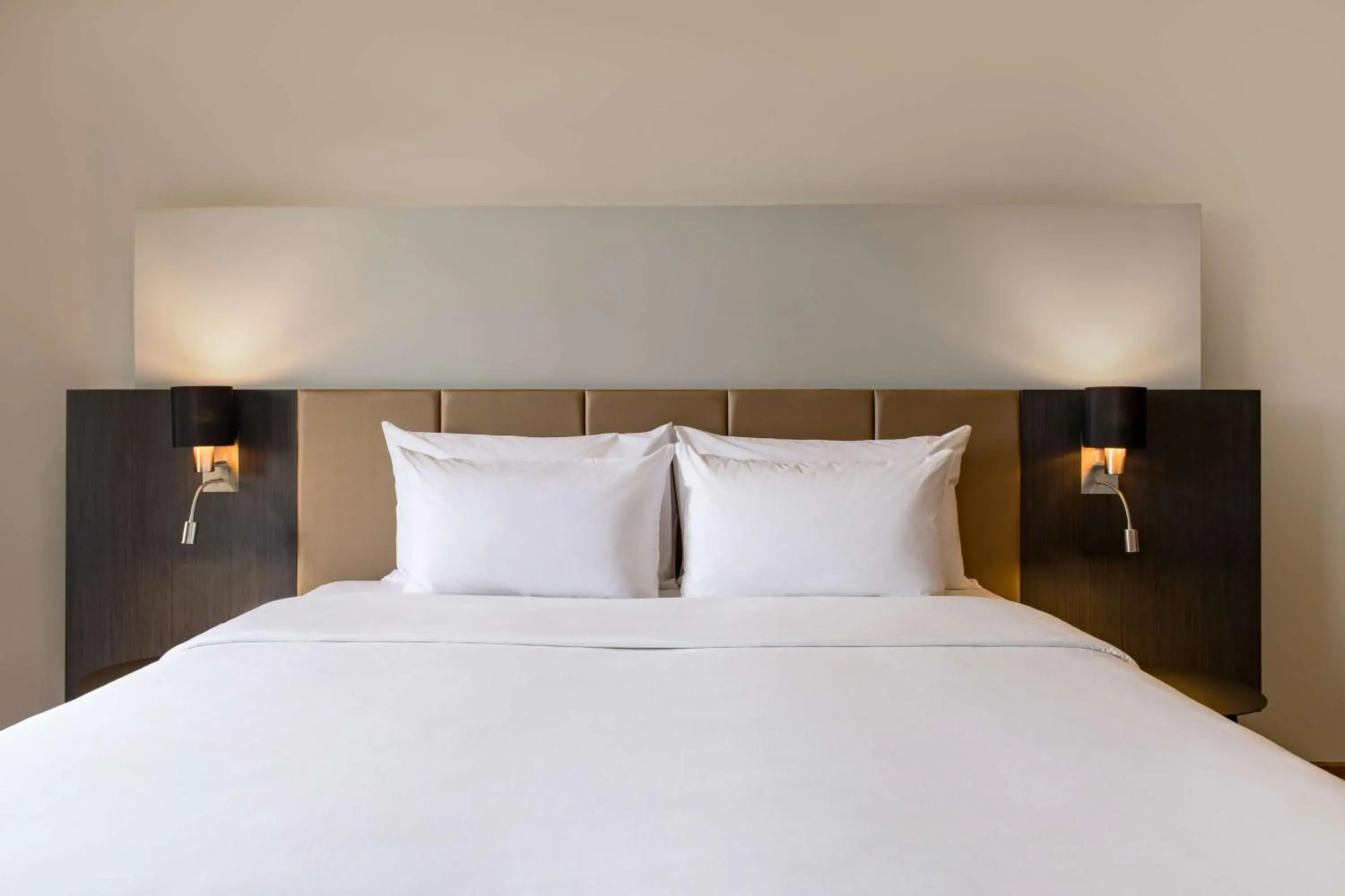 Photo of the whole room, Bed in Radisson Hotel Tamboho Waterfront Antananarivo Photo of the whole room, Bed in Radisson Hotel Tamboho Waterfront Antananarivo