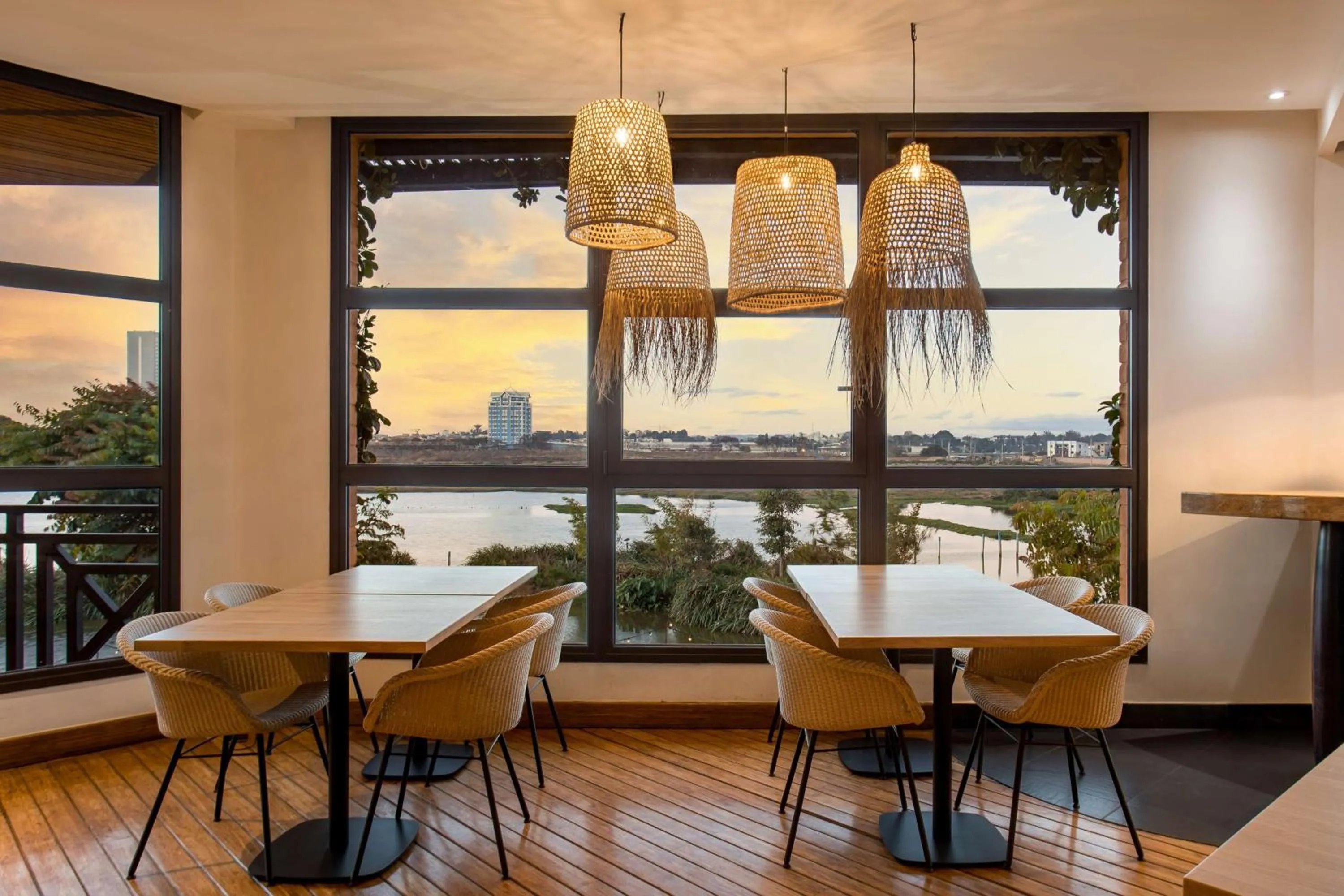 Restaurant/places to eat in Radisson Hotel Tamboho Waterfront Antananarivo