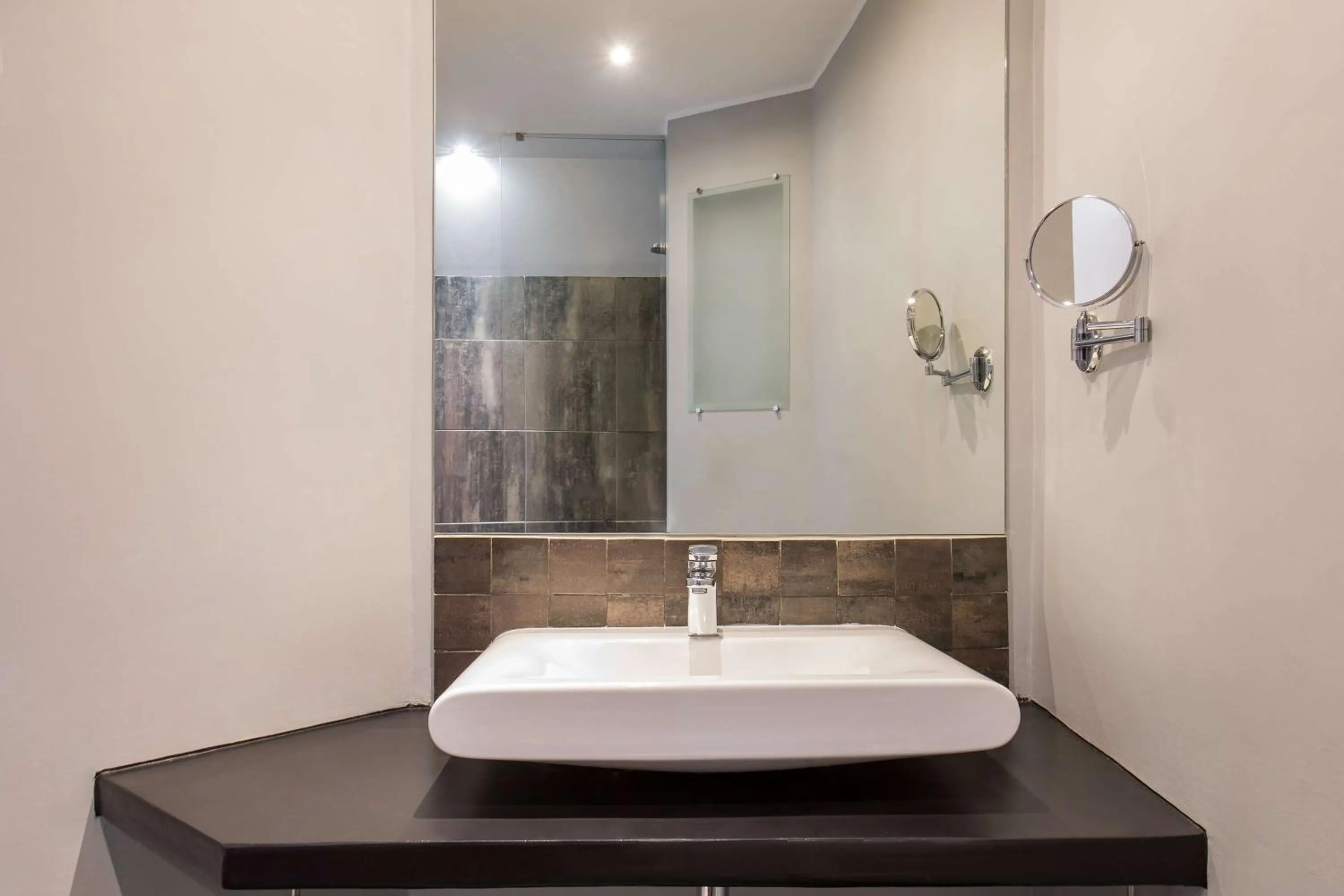 Bathroom in Radisson Hotel Tamboho Waterfront Antananarivo