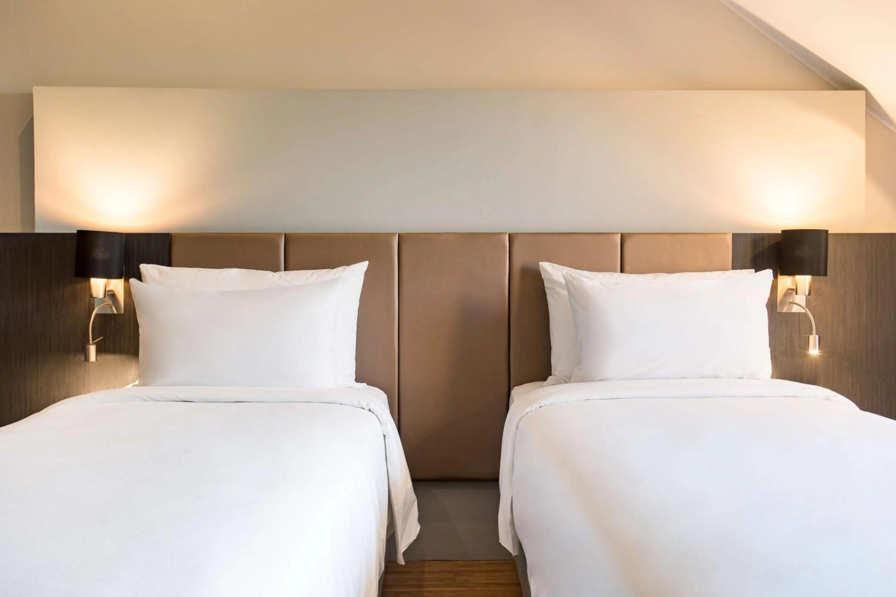 Photo of the whole room, Bed in Radisson Hotel Tamboho Waterfront Antananarivo