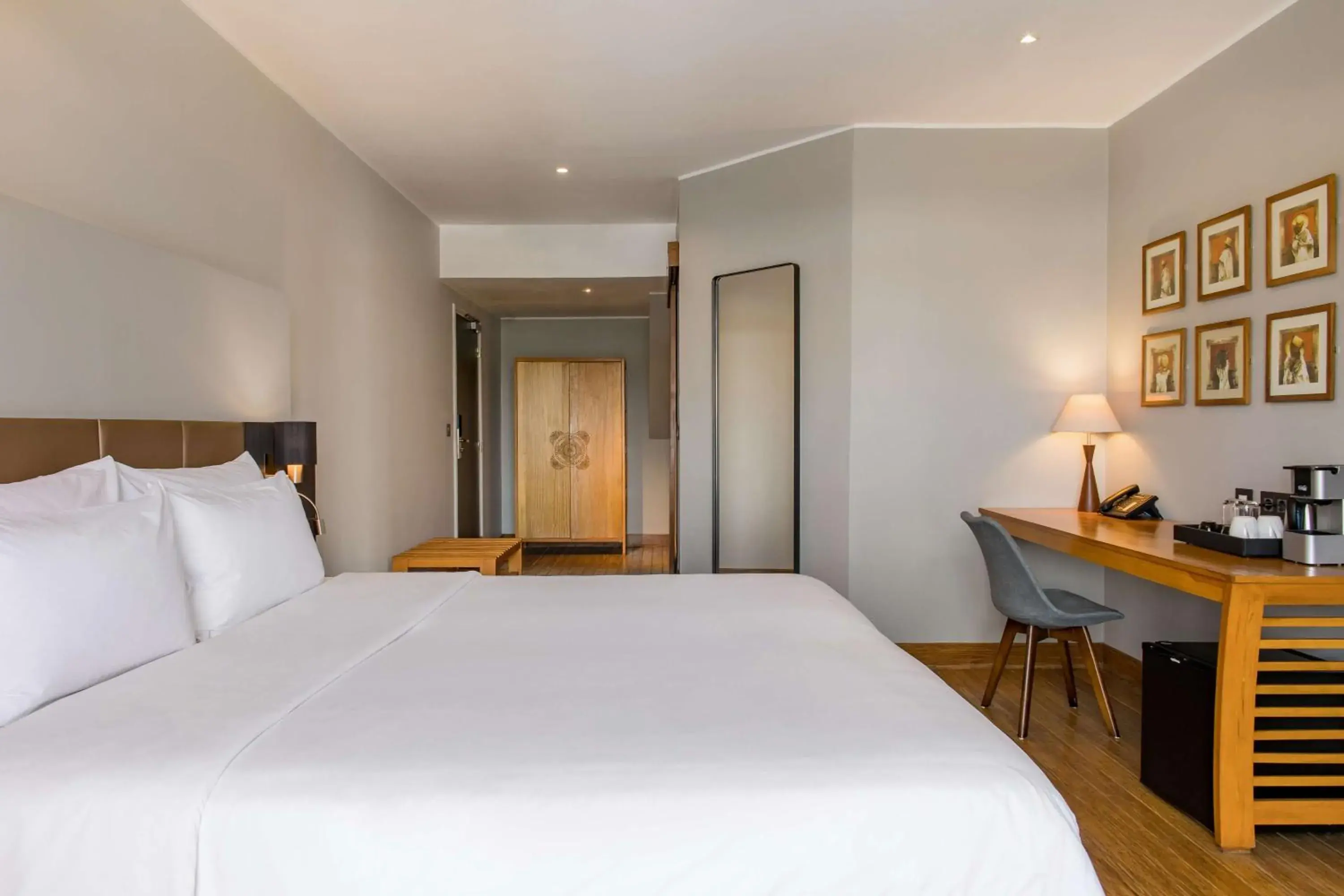 Photo of the whole room, Bed in Radisson Hotel Tamboho Waterfront Antananarivo Photo of the whole room, Bed in Radisson Hotel Tamboho Waterfront Antananarivo