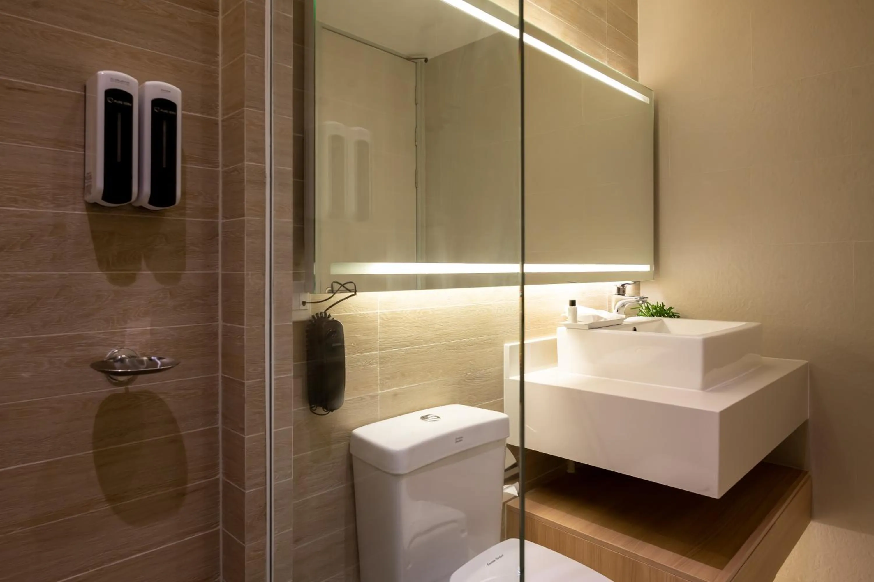 Toilet in Jasmine 59 Hotel