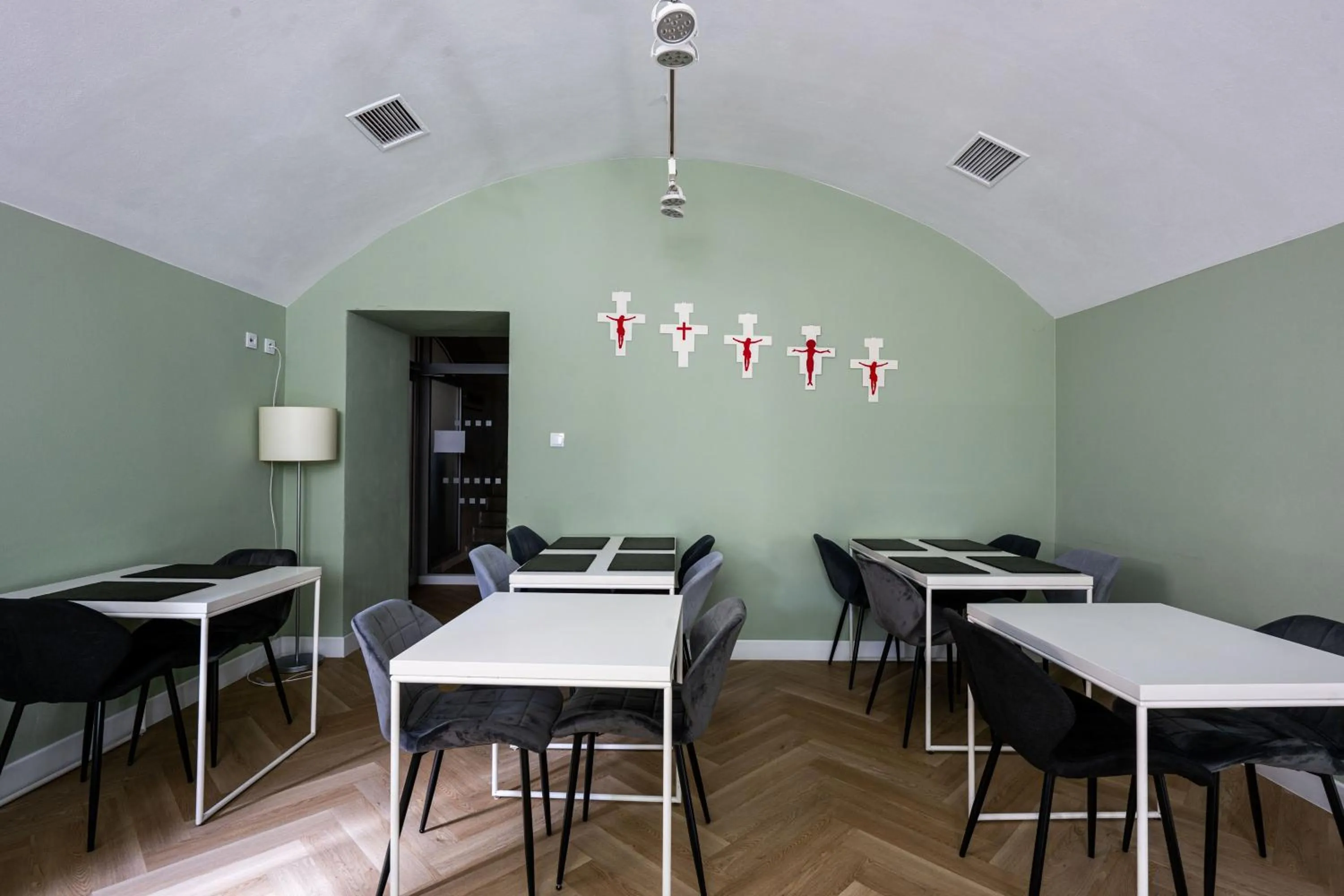 Restaurant/places to eat in Home Aparthotel