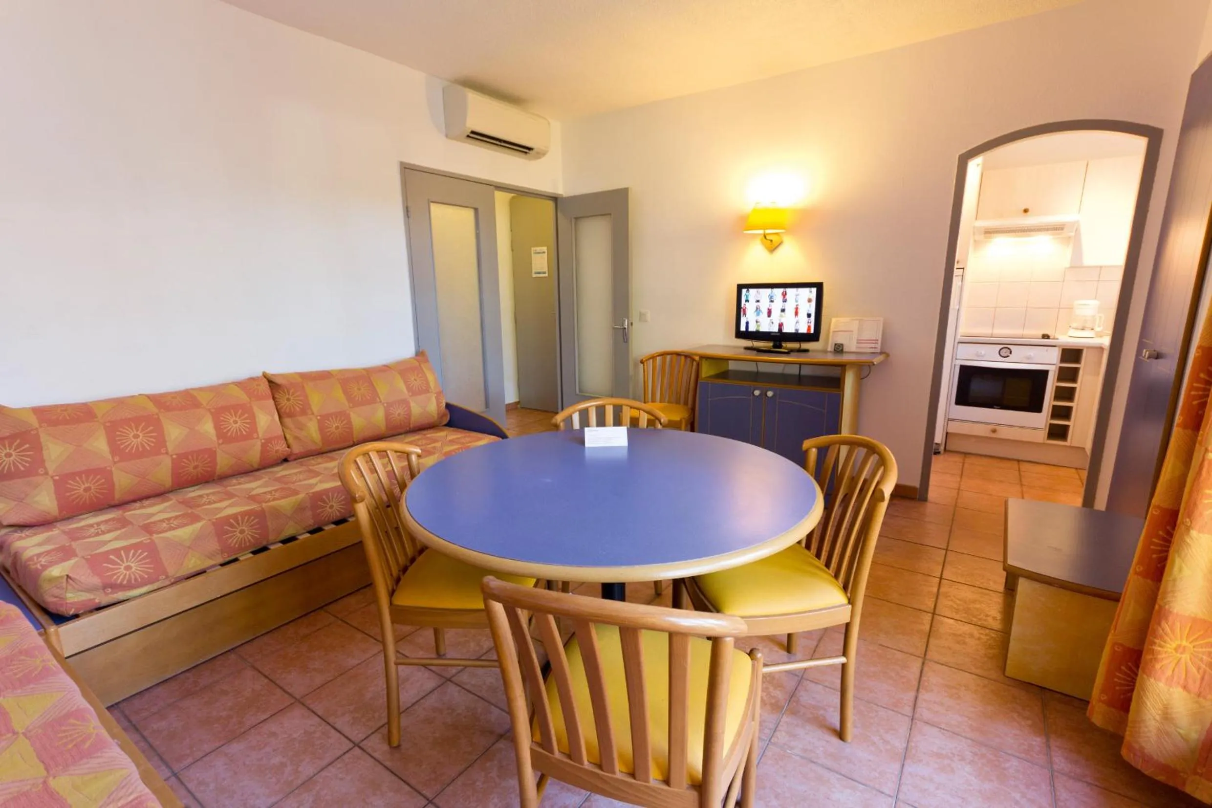 Living room in SOWELL RESIDENCES Chênes Verts