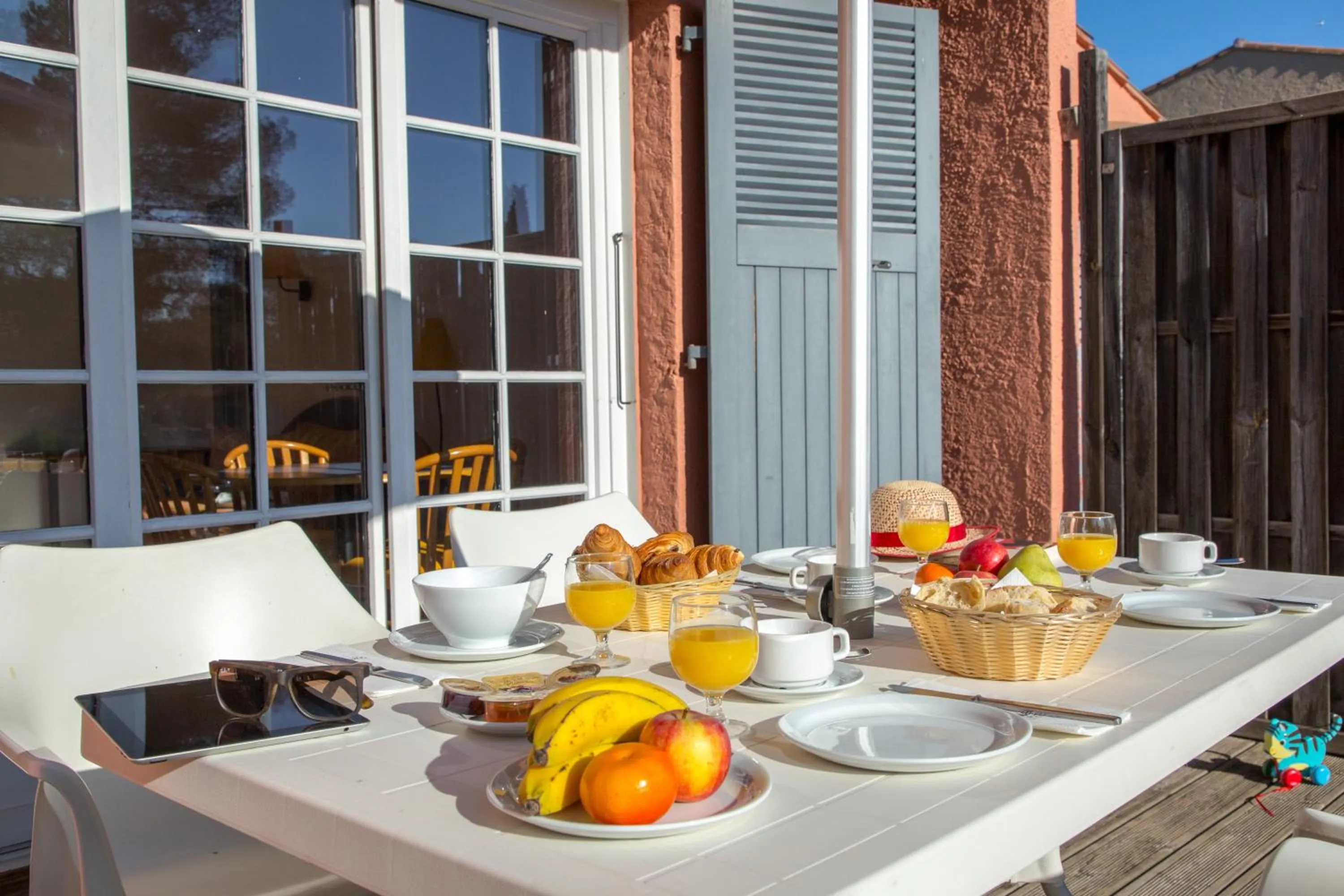 Patio in SOWELL RESIDENCES Chênes Verts