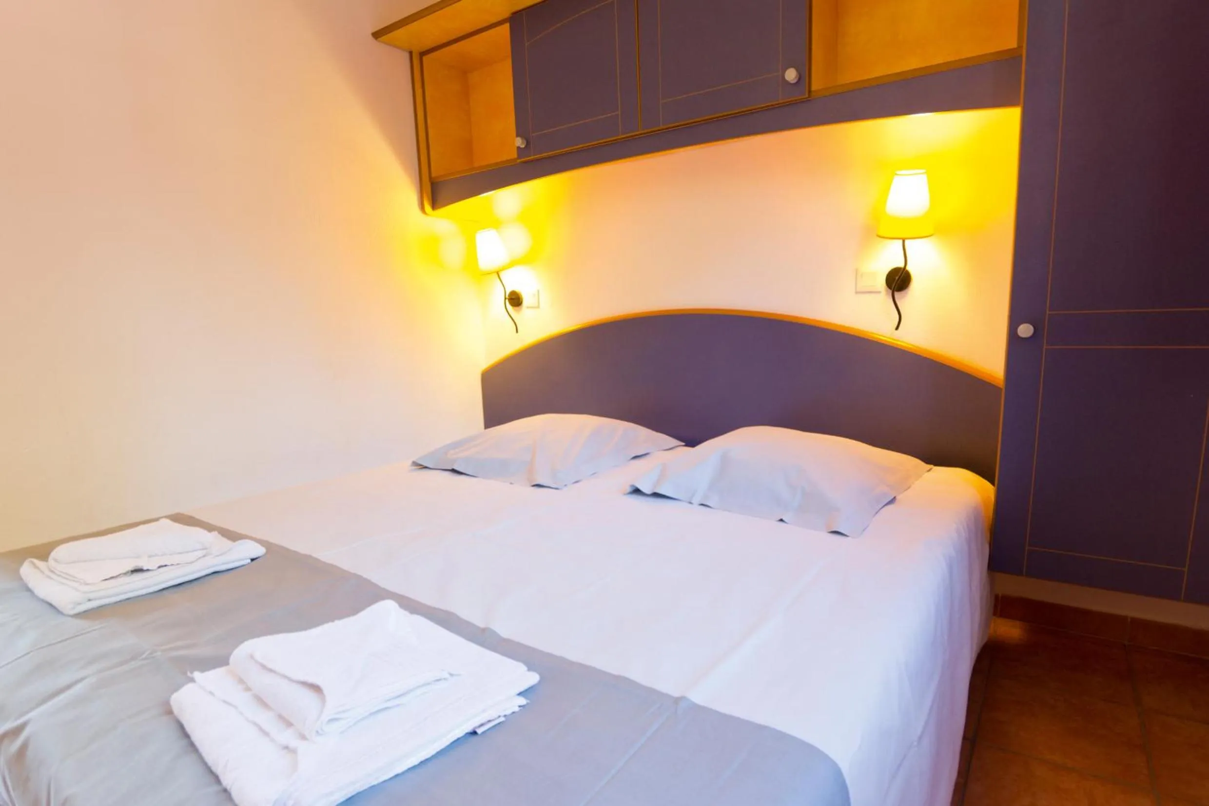 Bedroom, Bed in SOWELL RESIDENCES Chênes Verts