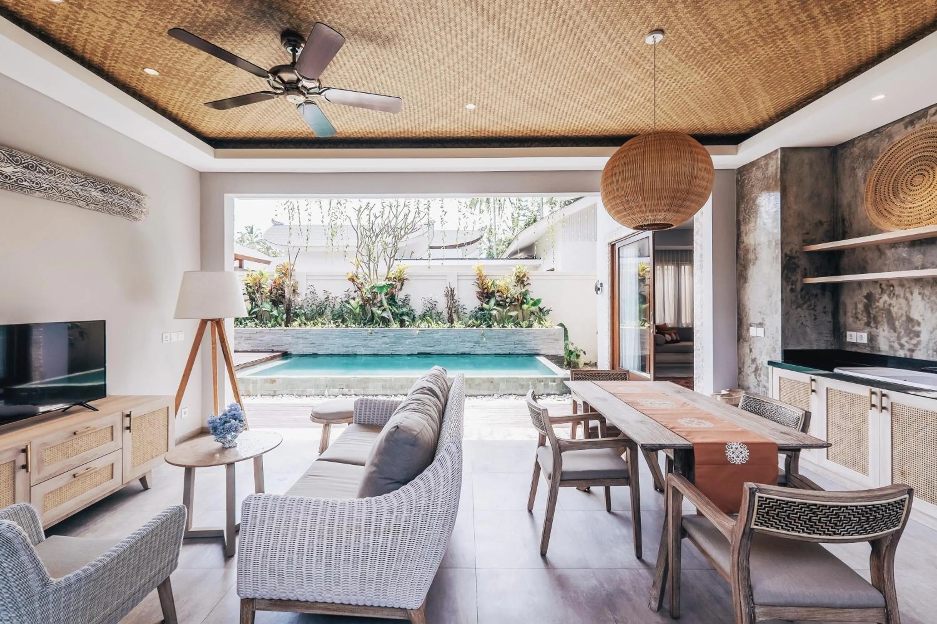 TV and multimedia in Daun Lebar Villas