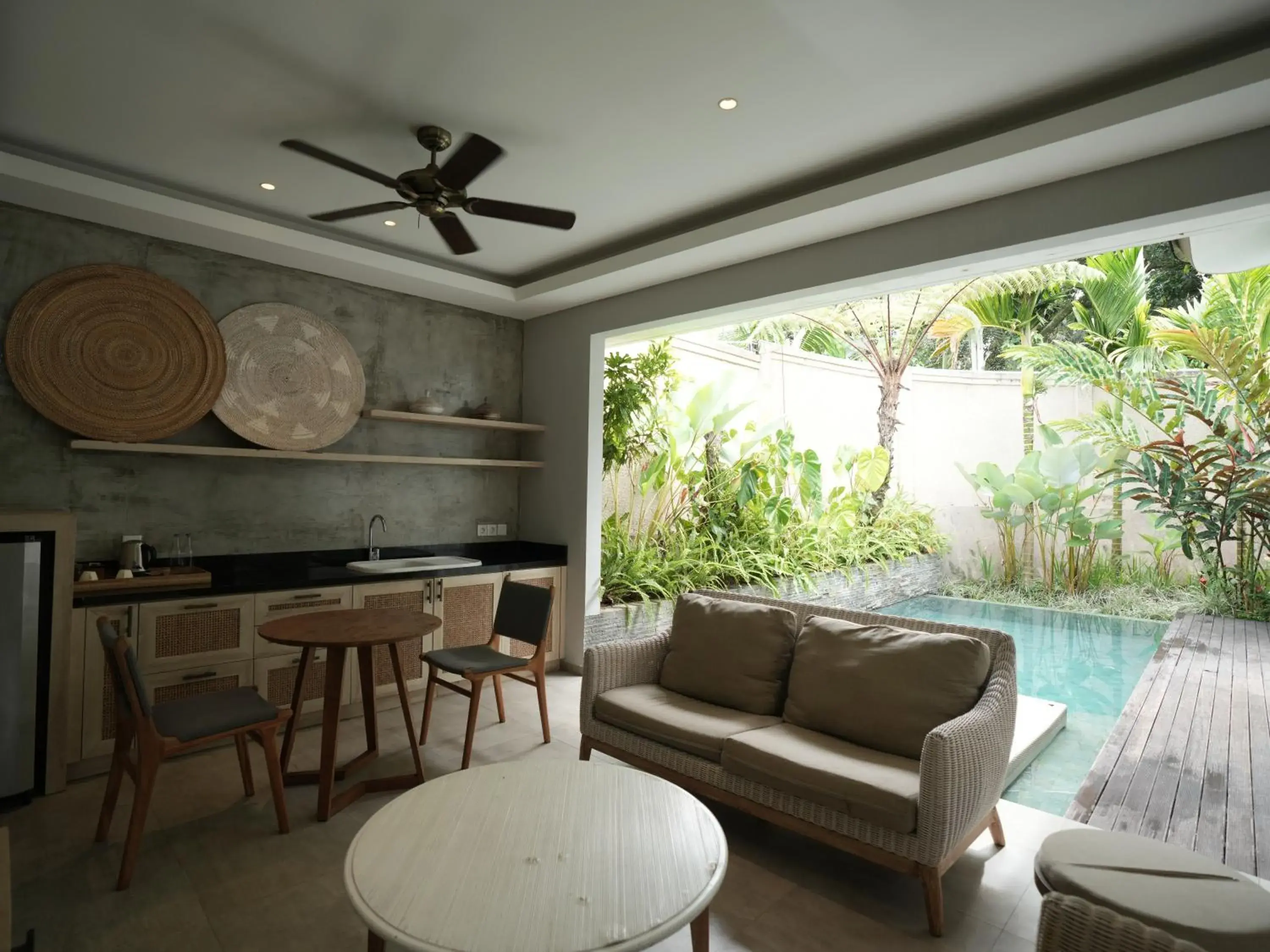 Swimming pool in Daun Lebar Villas Swimming pool in Daun Lebar Villas