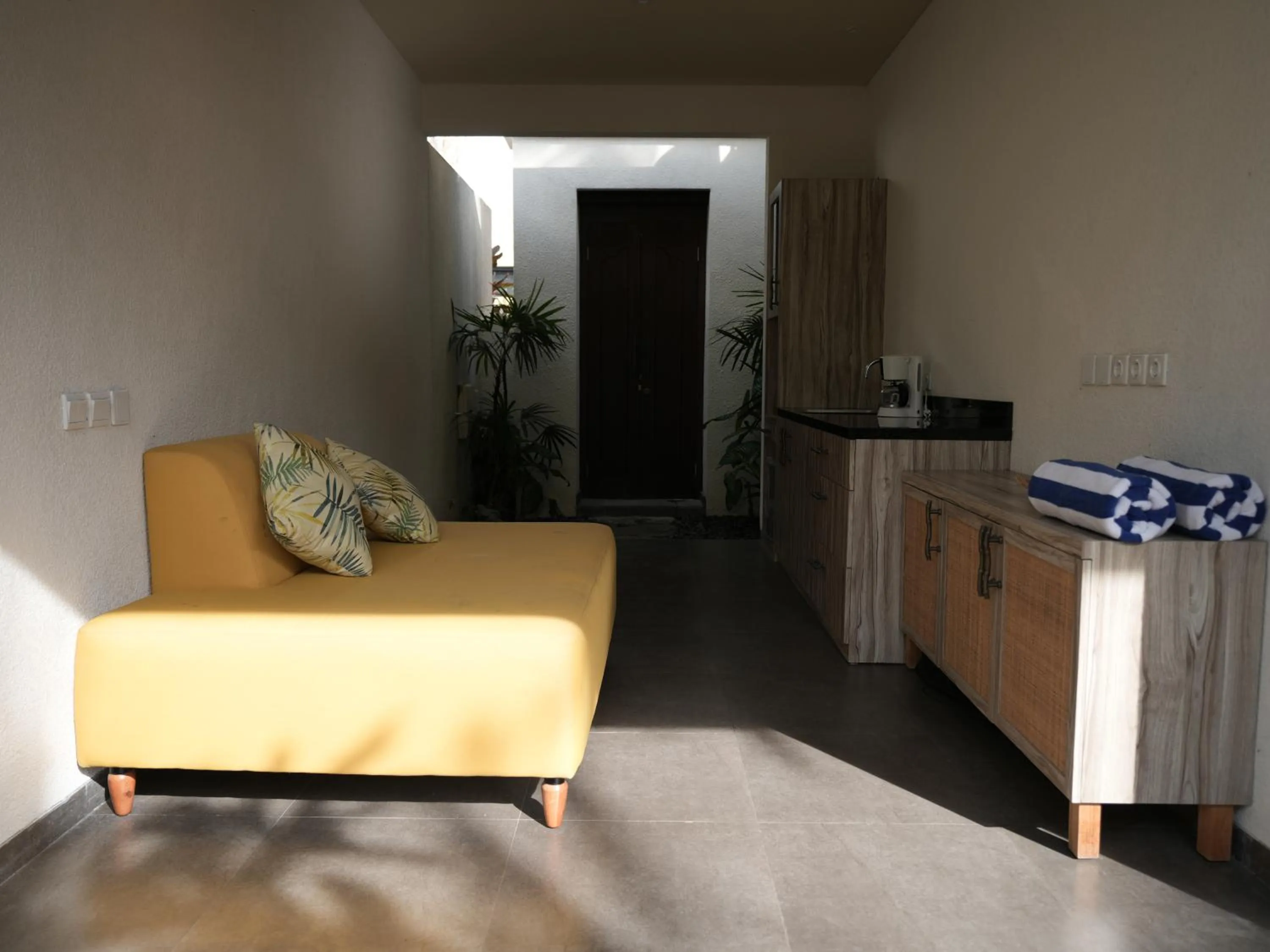 Evening entertainment in Daun Lebar Villas