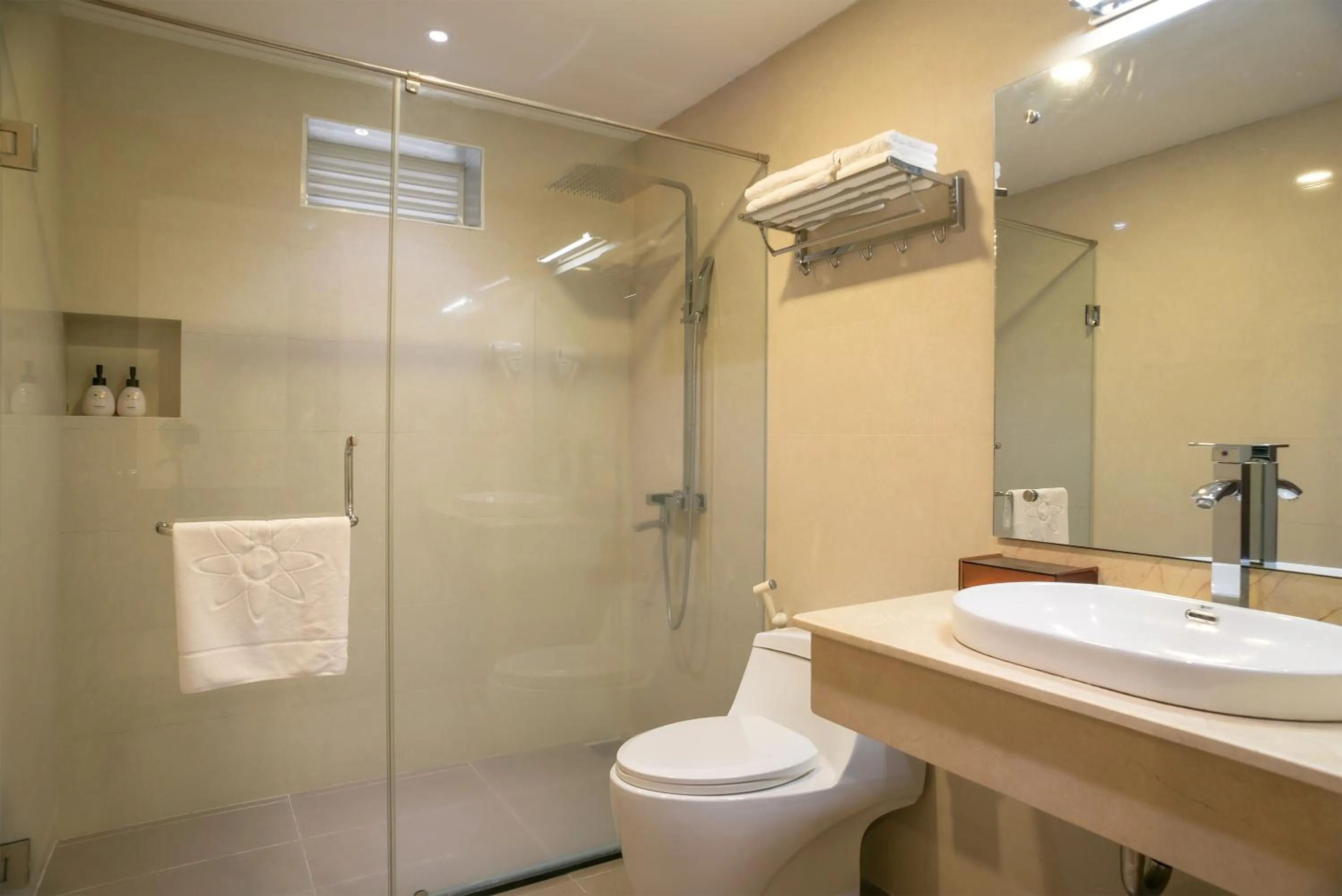 Shower in Orbit Hotel Nha Trang