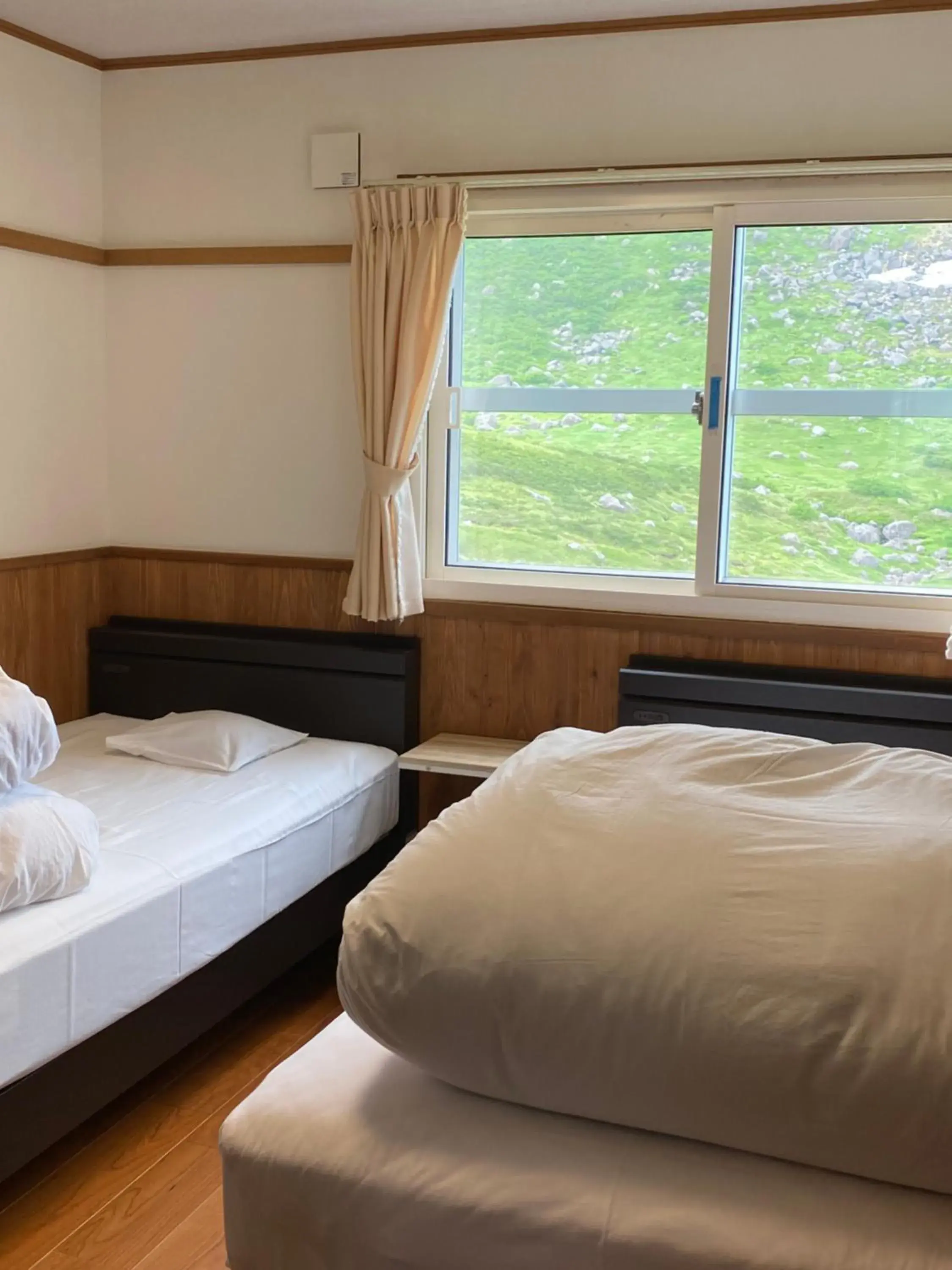 Twin Room with Mountain View - single occupancy in Tengudaira Mountain Lodge Twin Room with Mountain View - single occupancy in Tengudaira Mountain Lodge