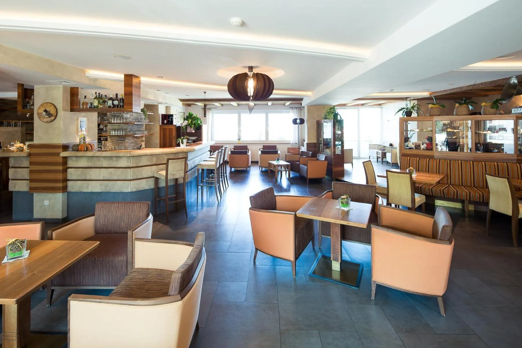Restaurant/places to eat in Parc Hotel Tyrol