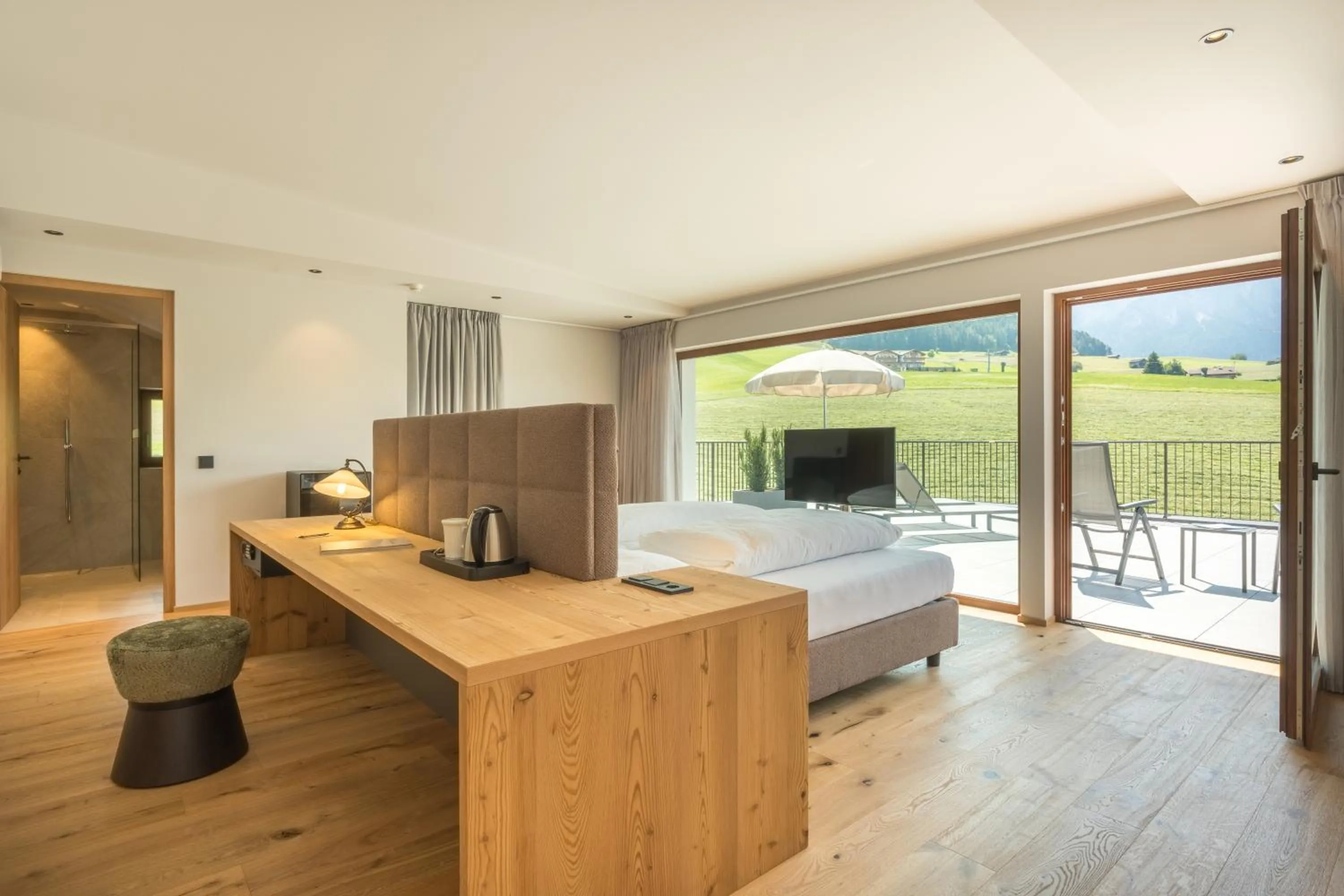 Balcony/Terrace, Bed in Parc Hotel Tyrol