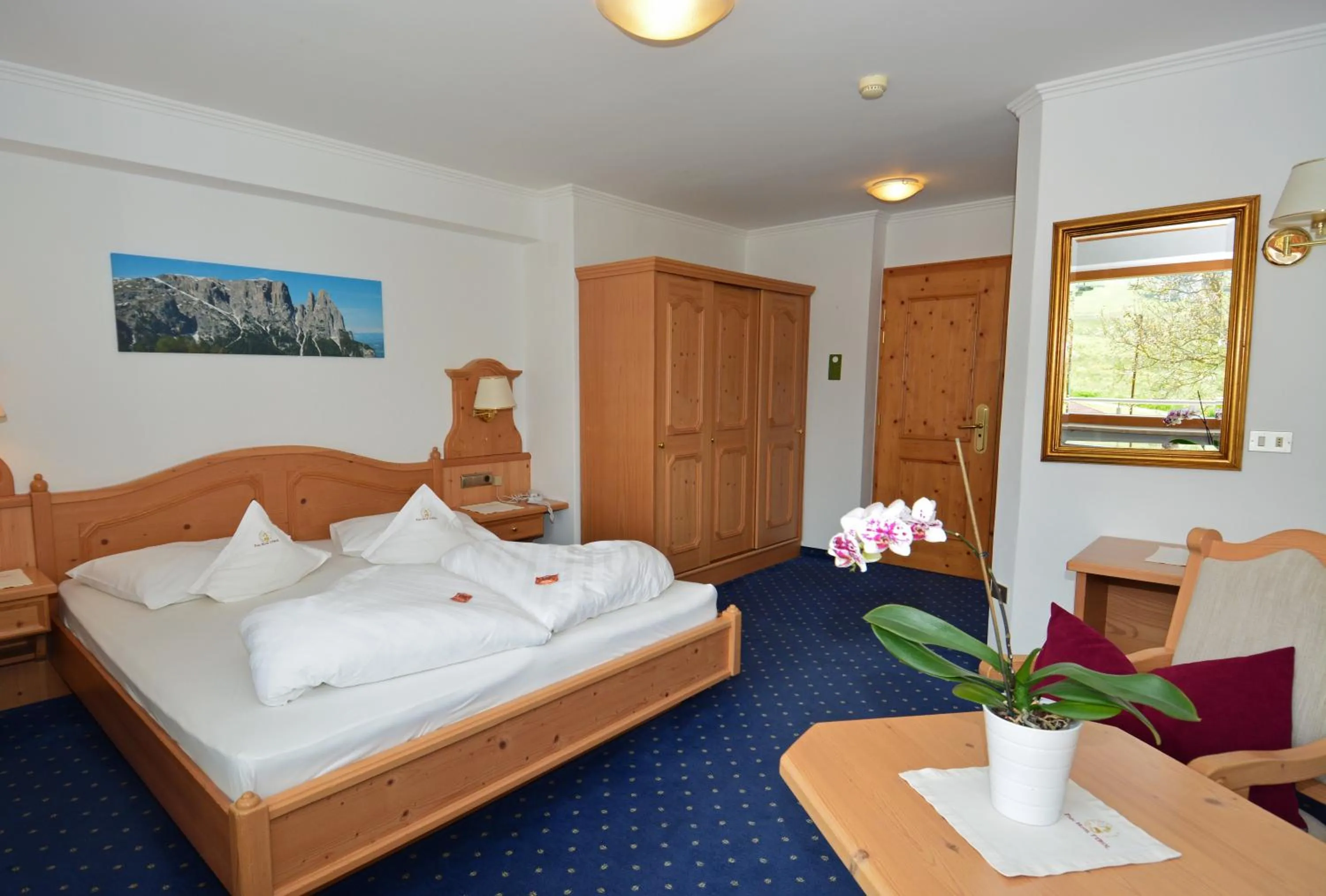 Photo of the whole room, Bed in Parc Hotel Tyrol