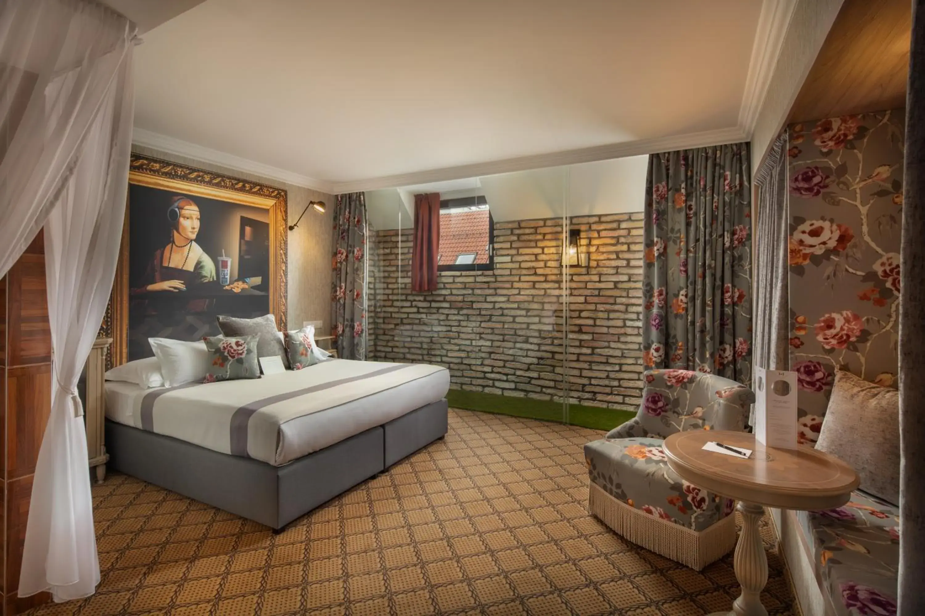 Mystery King Room in Mystery Hotel Budapest, Preferred Hotels & Resorts Mystery King Room in Mystery Hotel Budapest, Preferred Hotels & Resorts