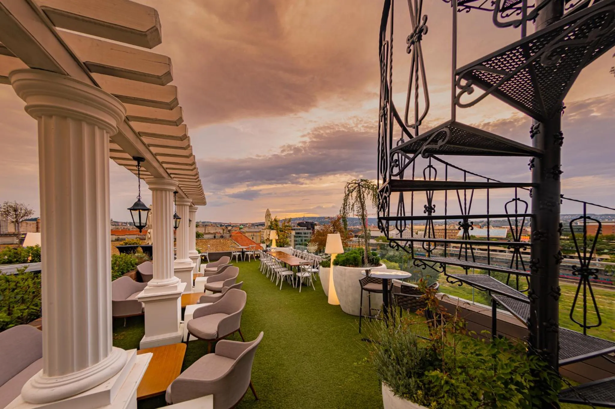 Lounge or bar in Mystery Hotel Budapest, Preferred Hotels & Resorts