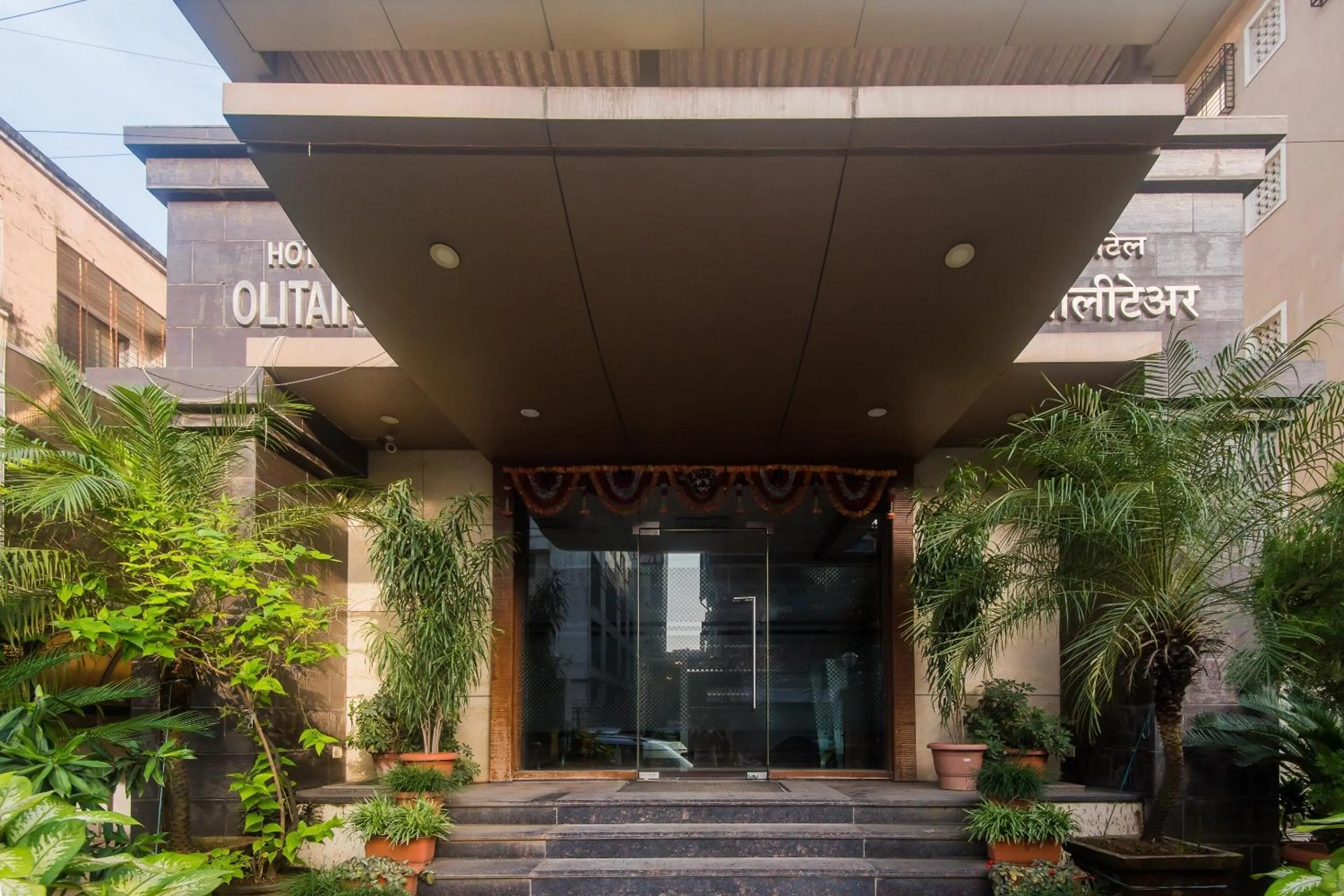 Facade/entrance in Hotel O Solitaire