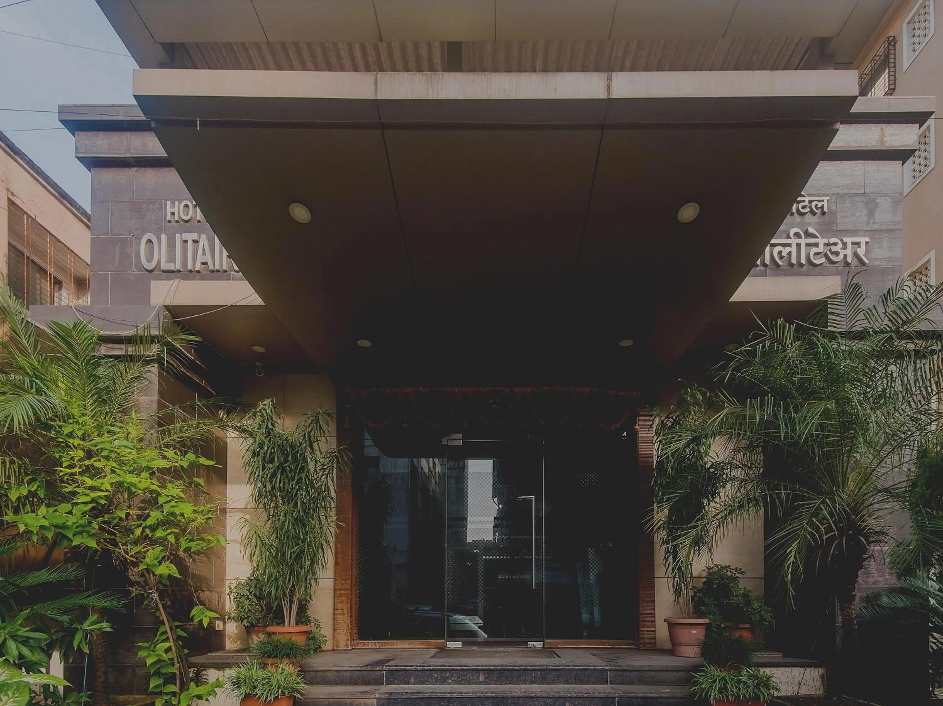 Facade/entrance in Hotel O Solitaire