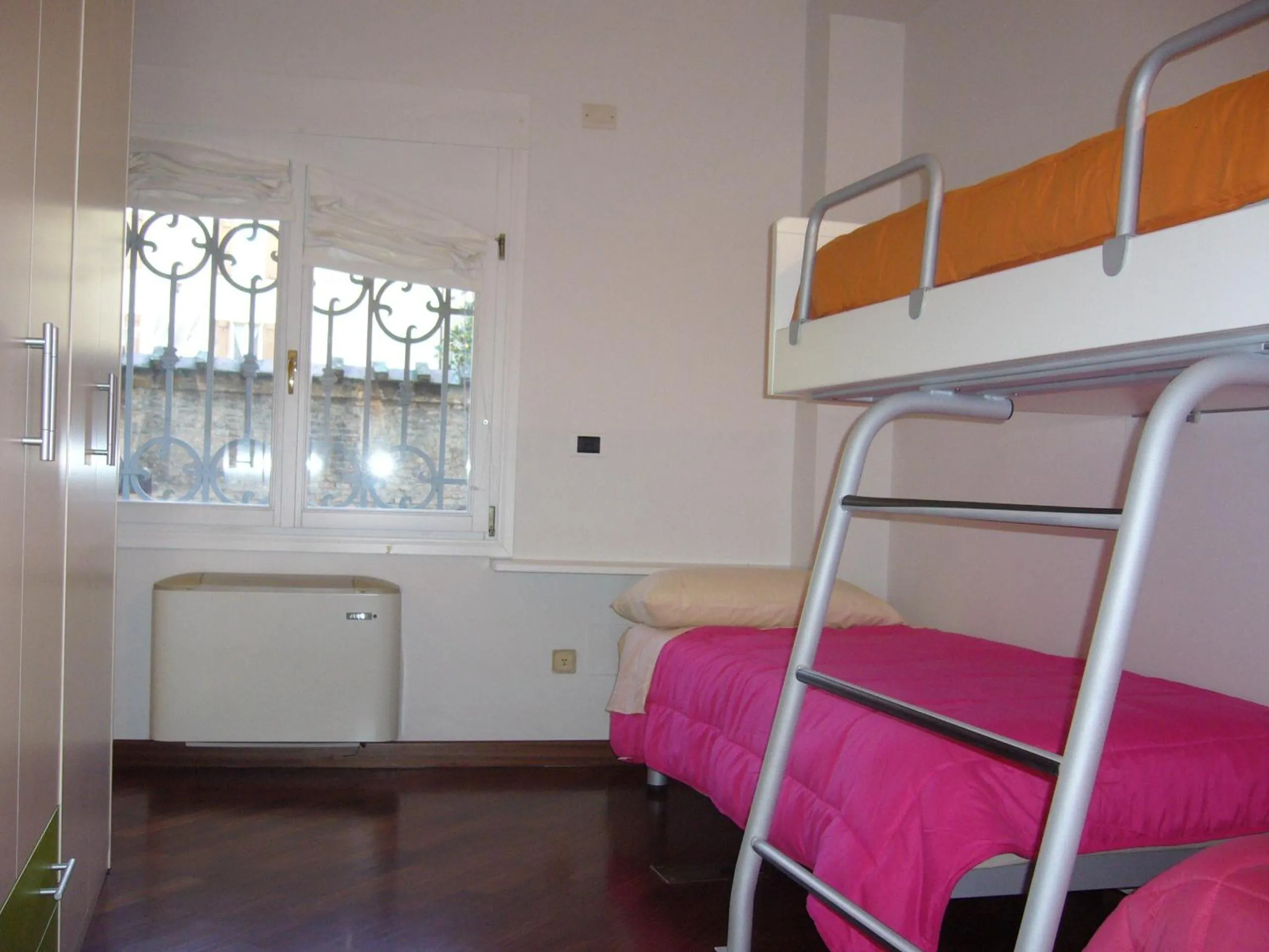 bunk bed, Bed in IL CASTELLO HOSTEL BOUTIQUE