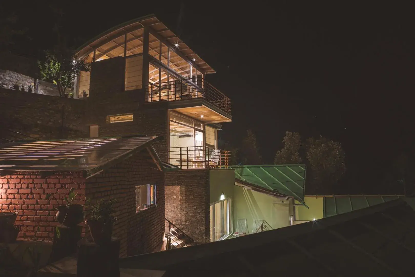 Property building in Seclude Ramgarh Cliff's edge Property building in Seclude Ramgarh Cliff's edge