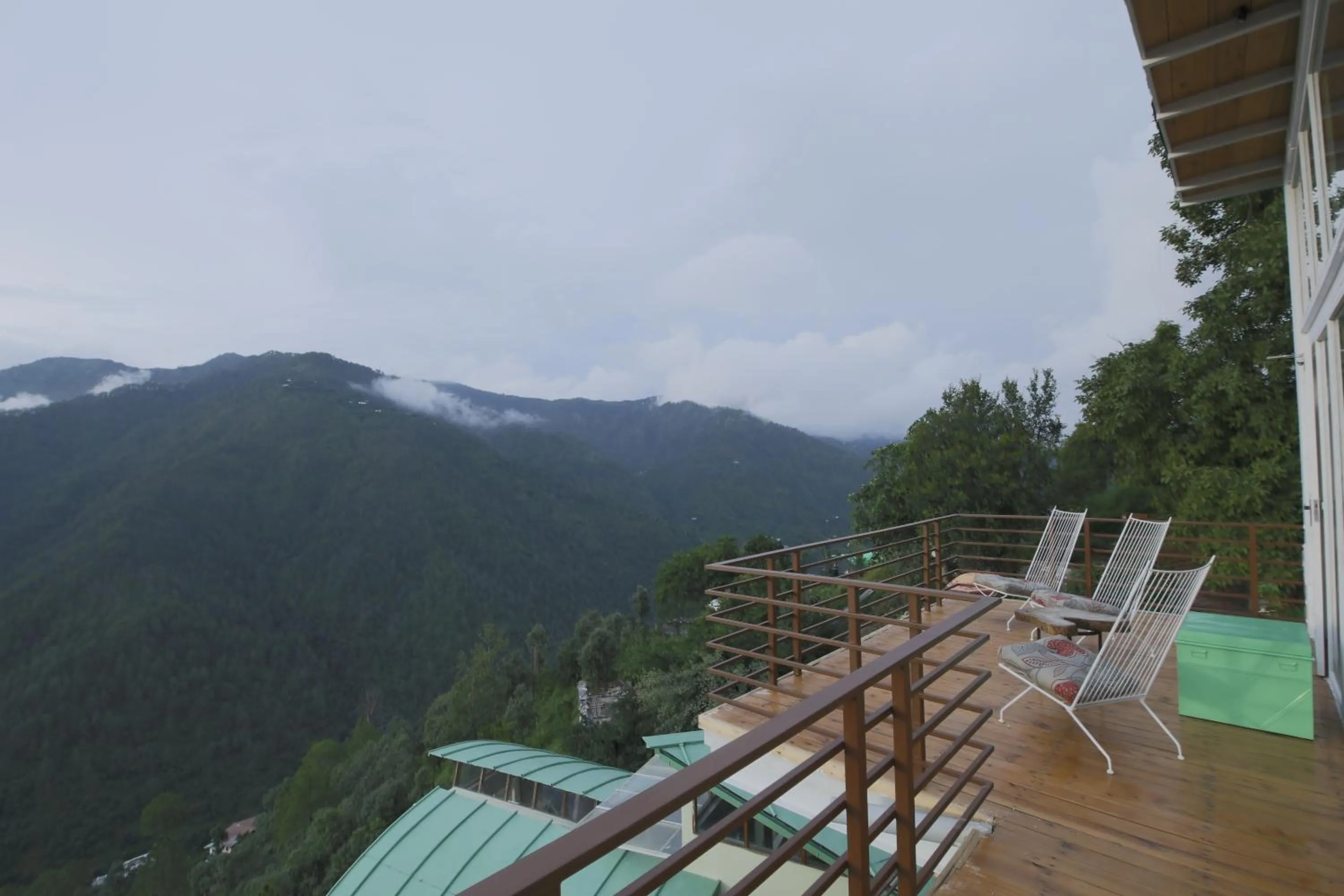 Mountain view in Seclude Ramgarh Cliff's edge