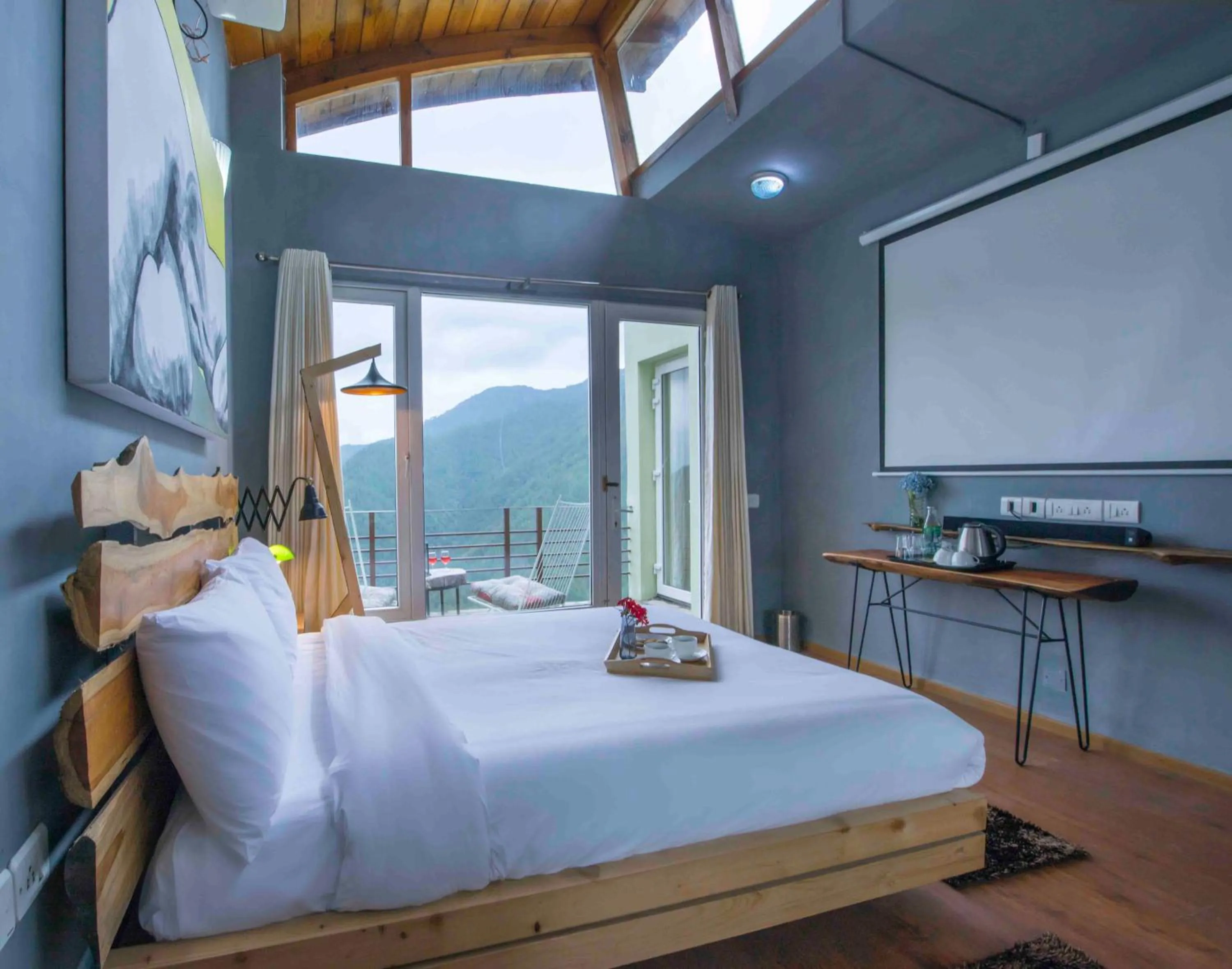 Photo of the whole room, Bed in Seclude Ramgarh Cliff's edge