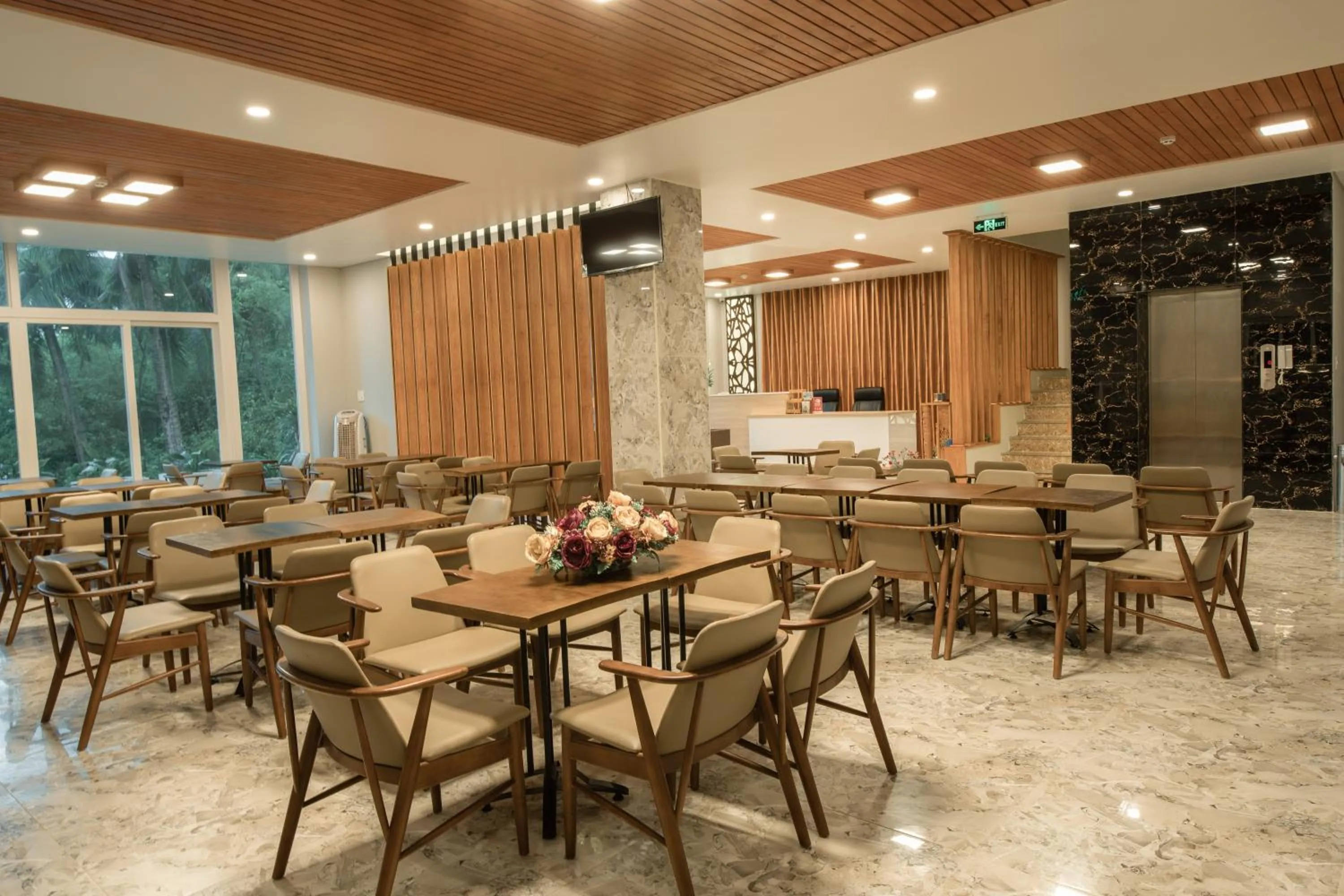 Breakfast in Summer Dream Hotel