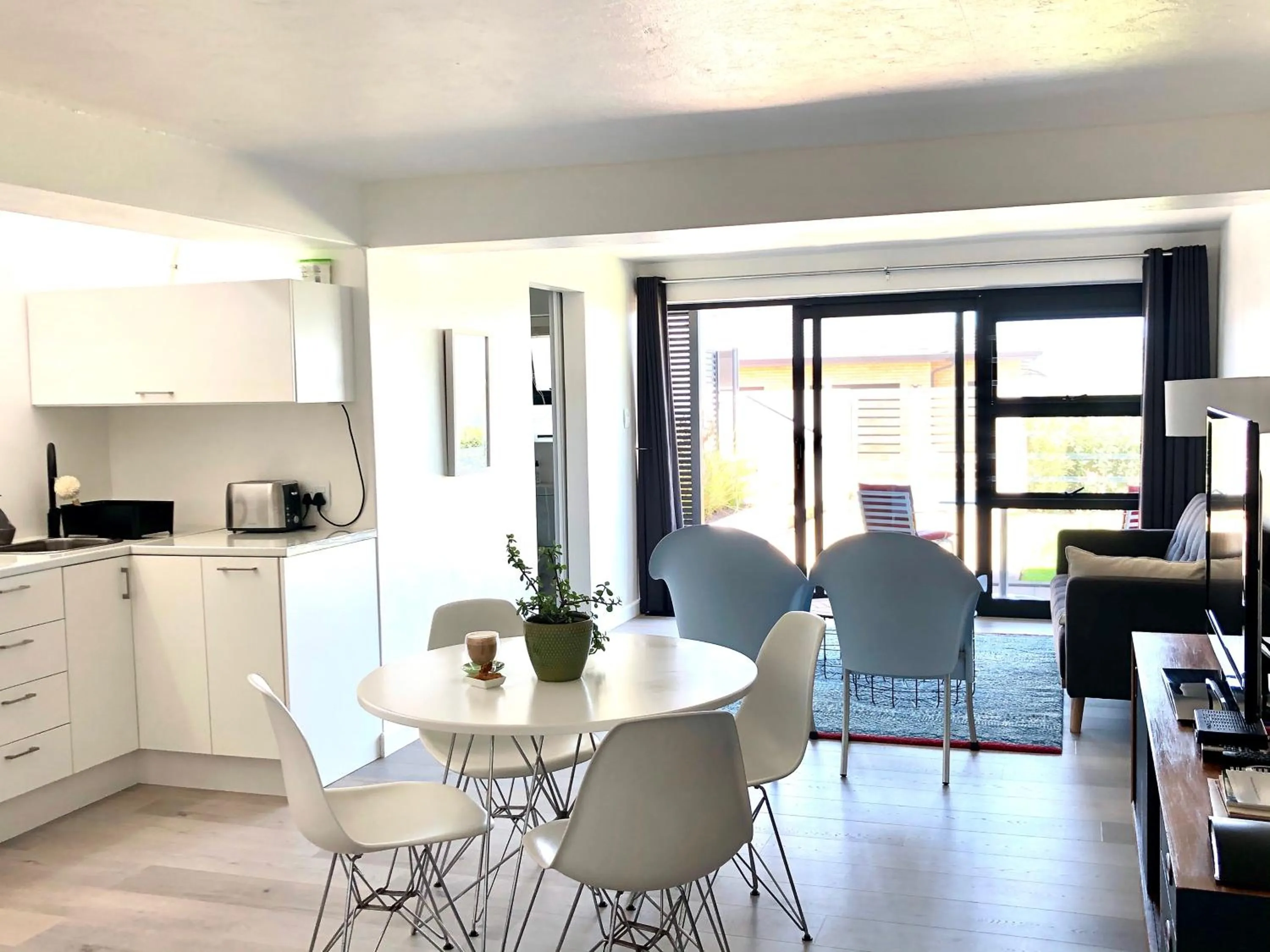 Kitchen or kitchenette in Karee Manor Guesthouse