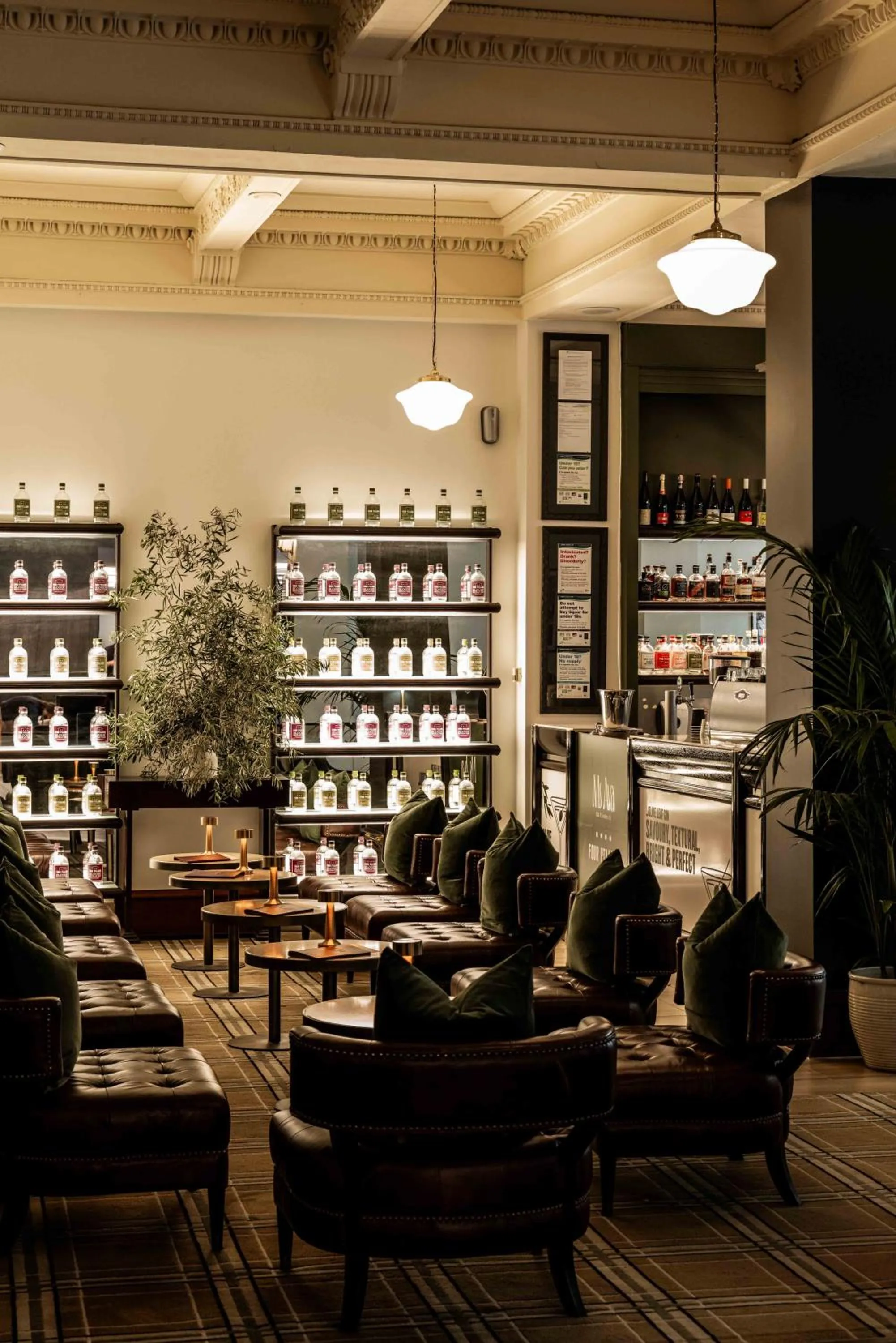 Lounge or bar in Rendezvous Hotel Melbourne