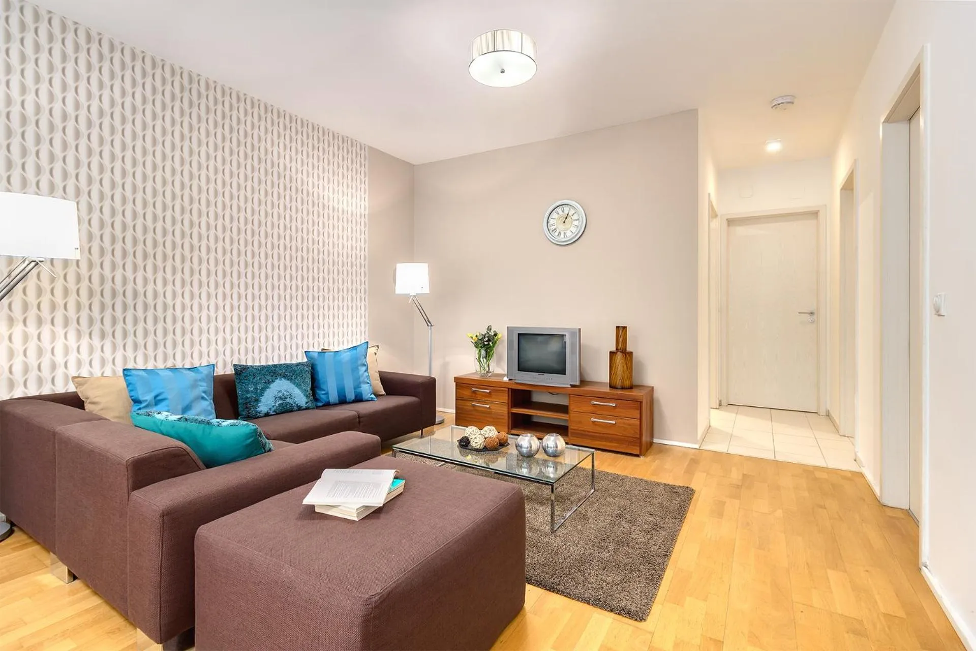 Living room in Quality Point Apartments 0-24 reception