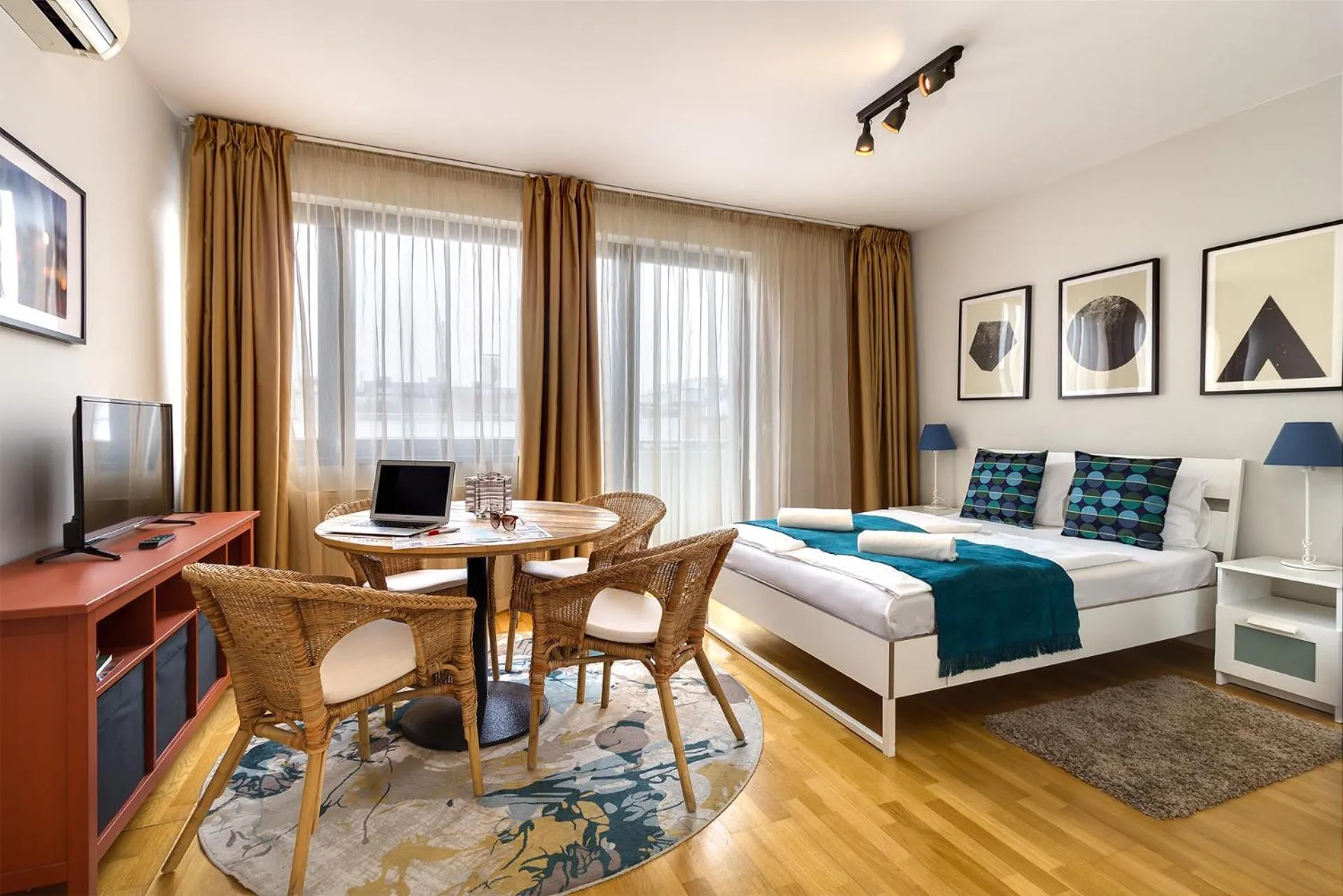 Bed in Quality Point Apartments 0-24 reception