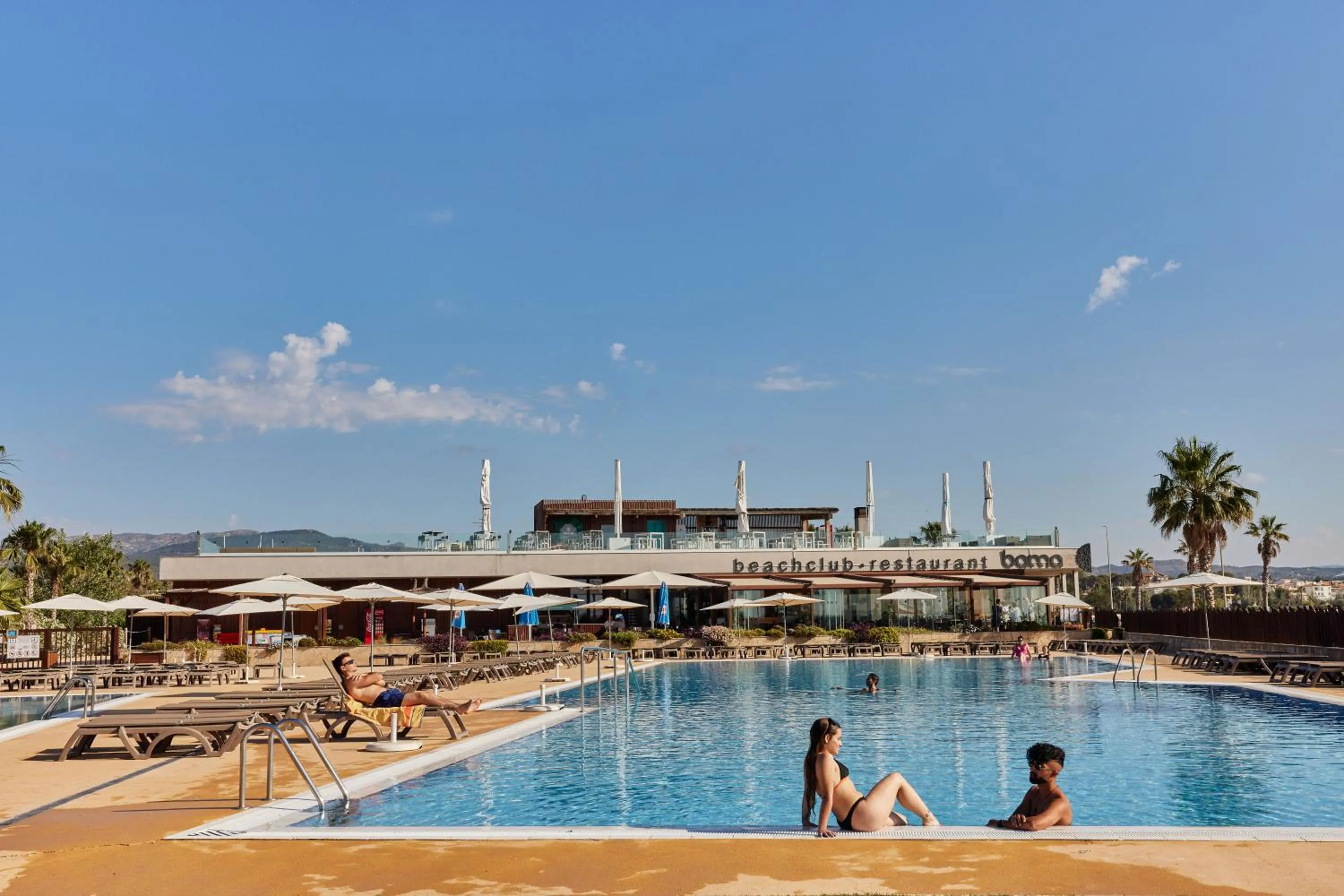 Swimming pool in TAIGA Delta de l'Ebre