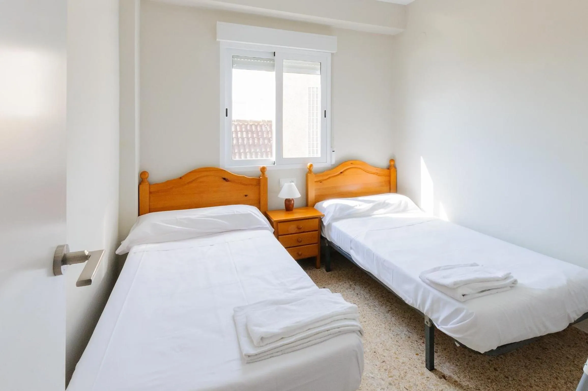 Bedroom, Bed in Turia