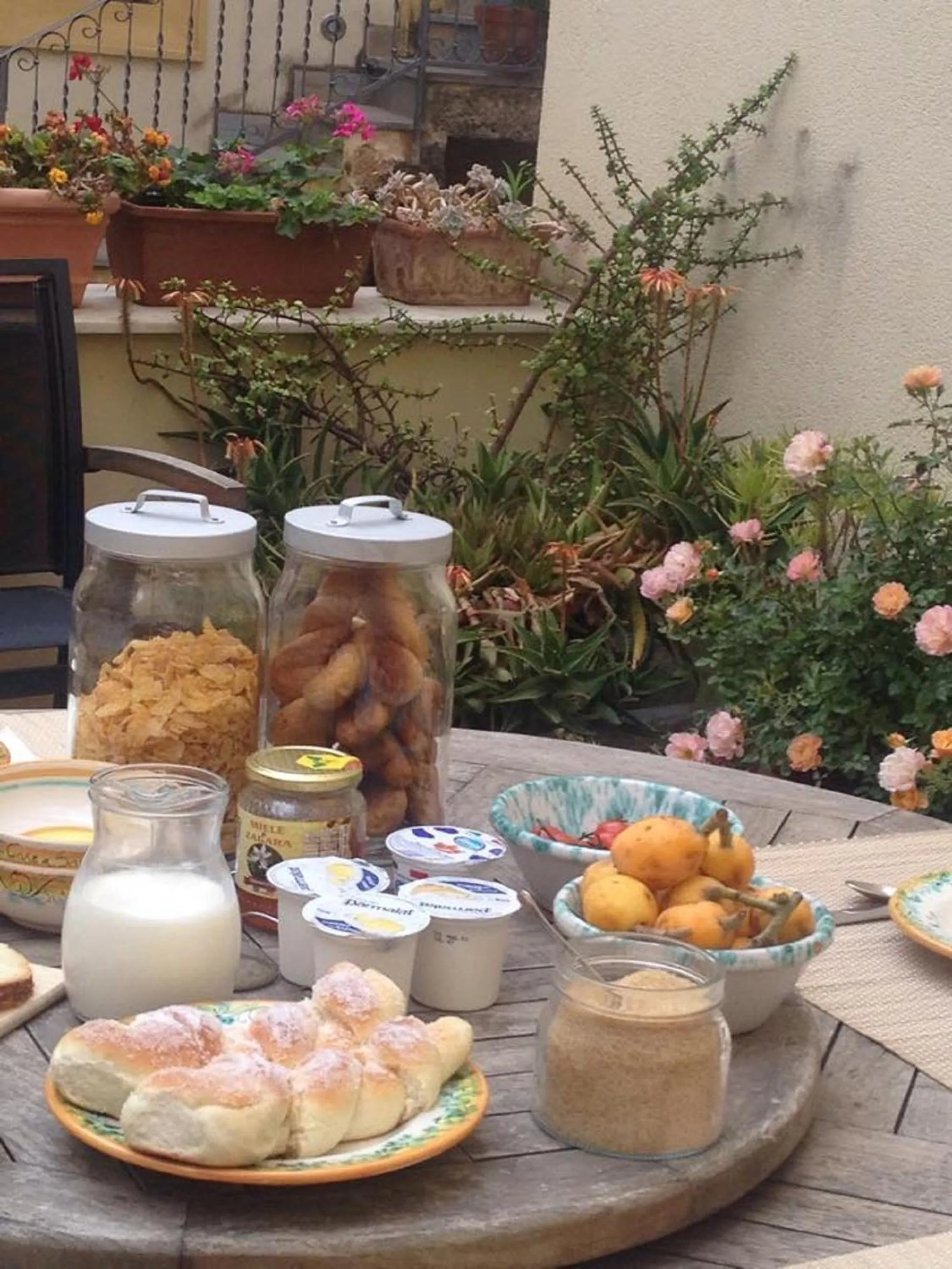 Continental breakfast in B&B Case a San Matteo